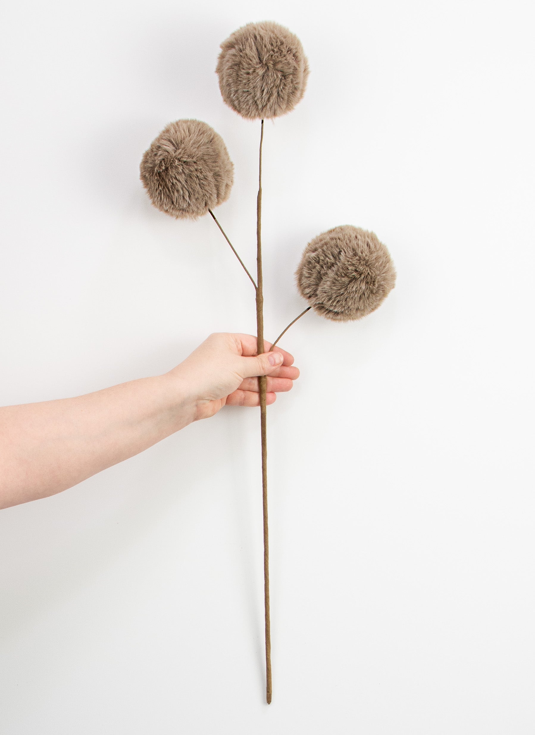 29" Faux Fur Spray: Brown detail photo 3