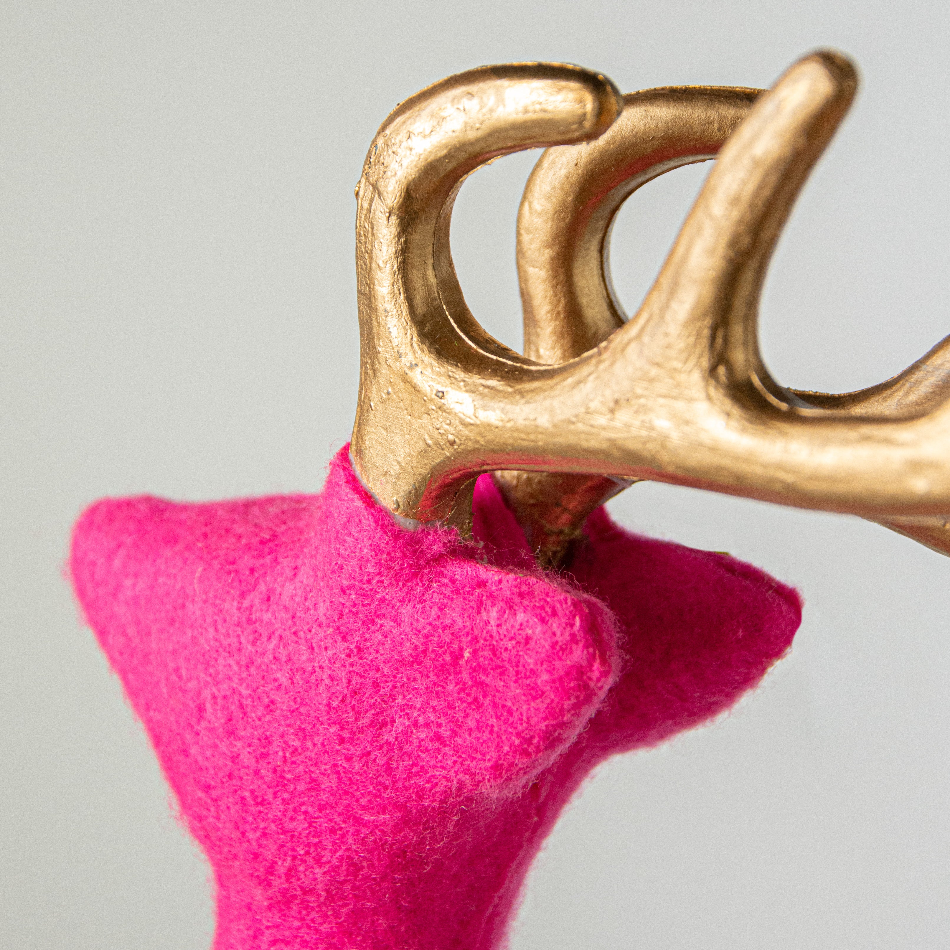 12" Felt Deer Decoration: Hot Pink & Gold detail photo 3