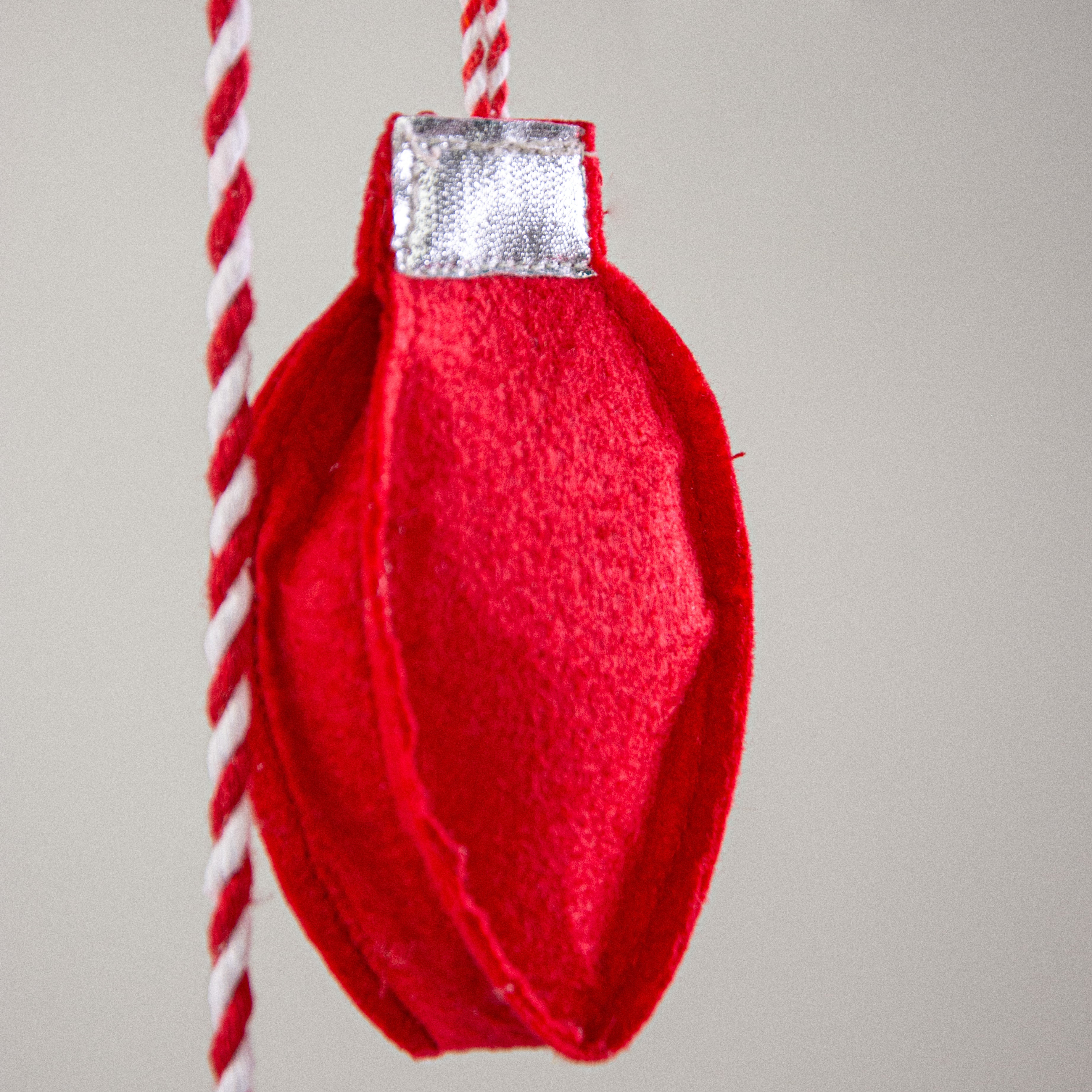 72" Felt Multicolor Light Bulbs Garland detail photo 4