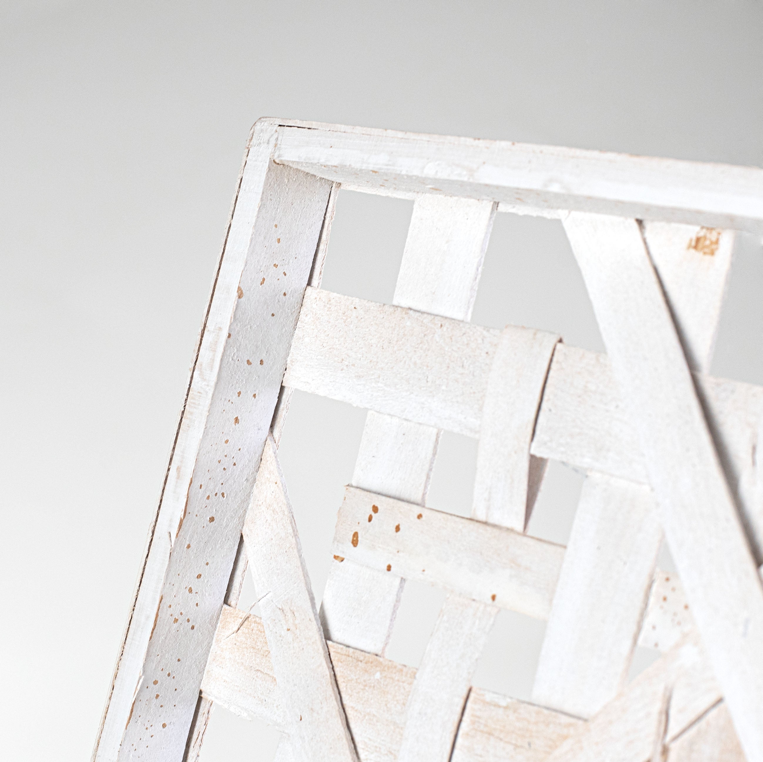 16" Flat Tobacco Basket: Square White Wash detail photo 3