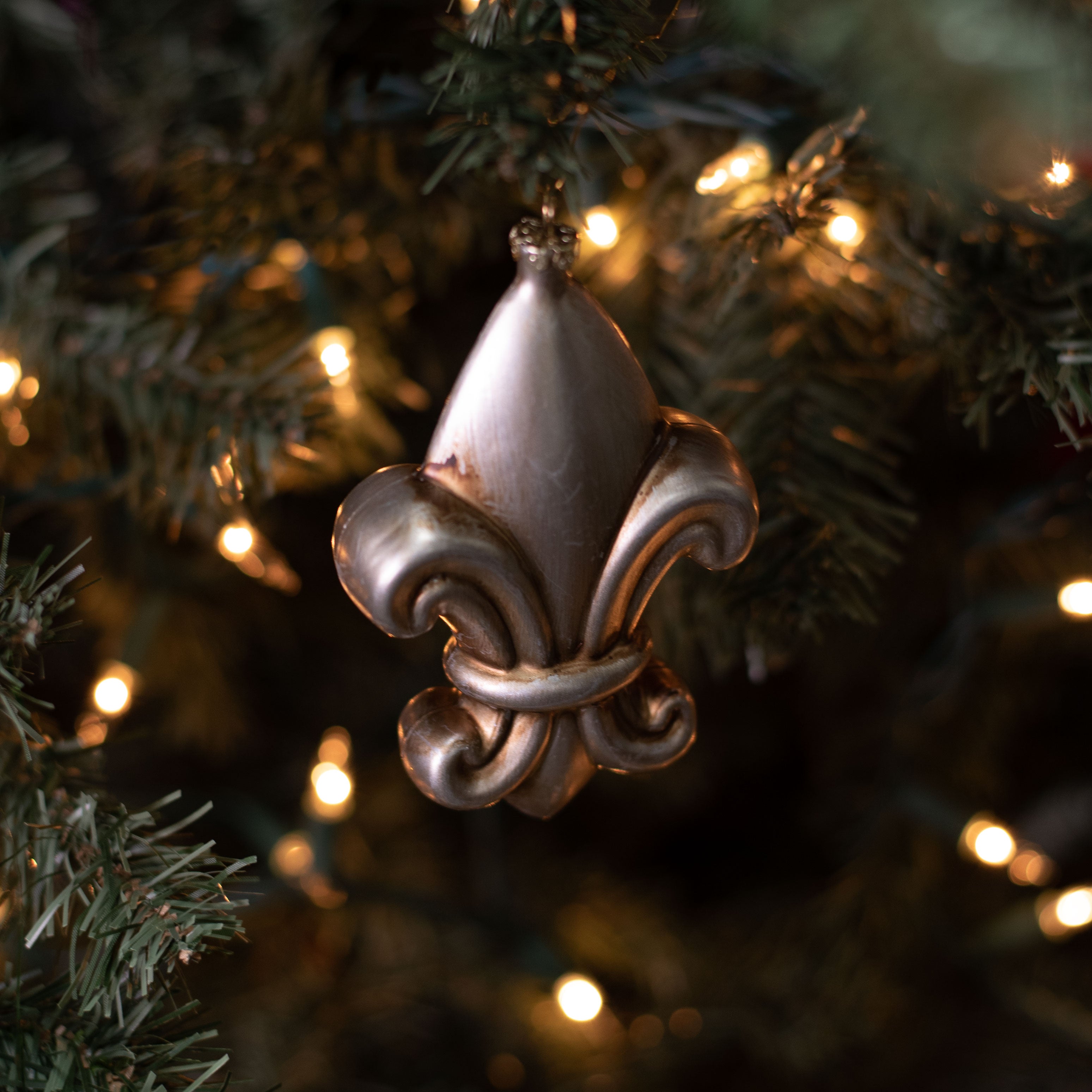 5" Fleur de Lis Ornaments: Umber Gold (Box of 4) detail photo 3