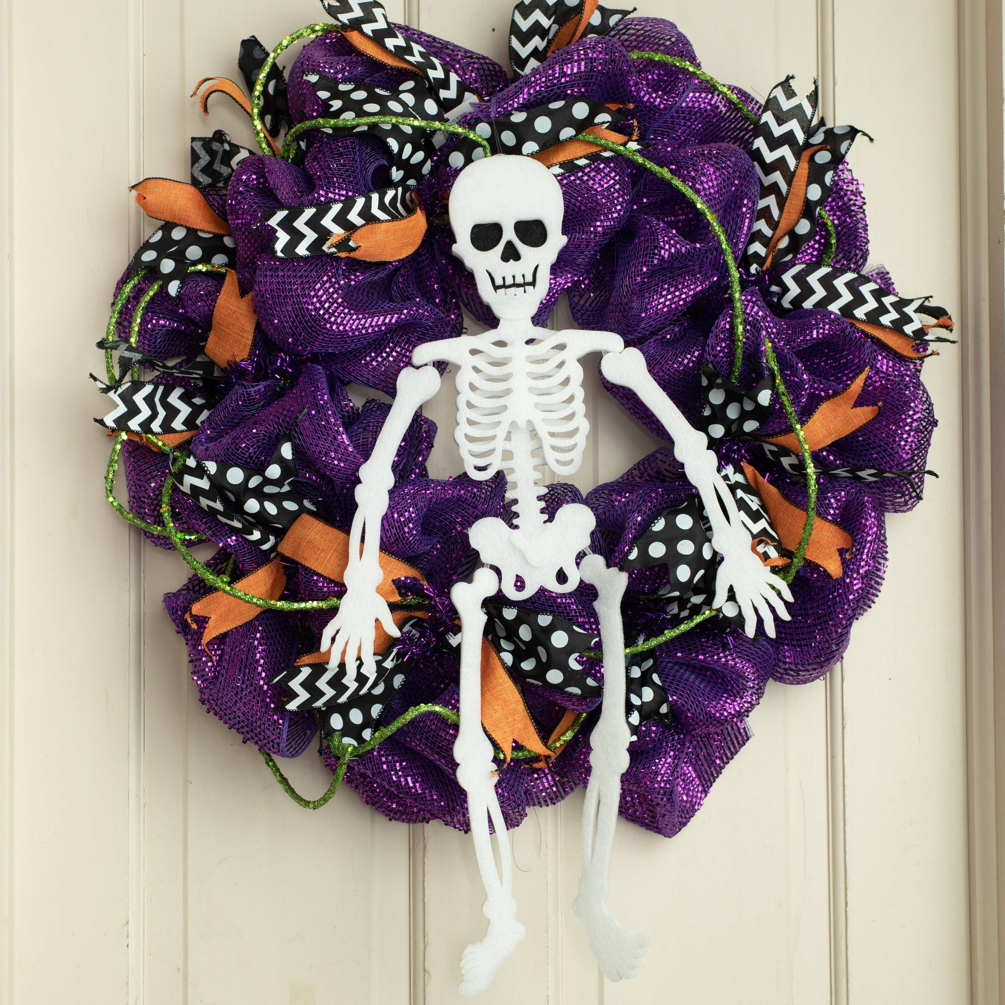23" Foam 3D Skeleton Hanger detail photo 3