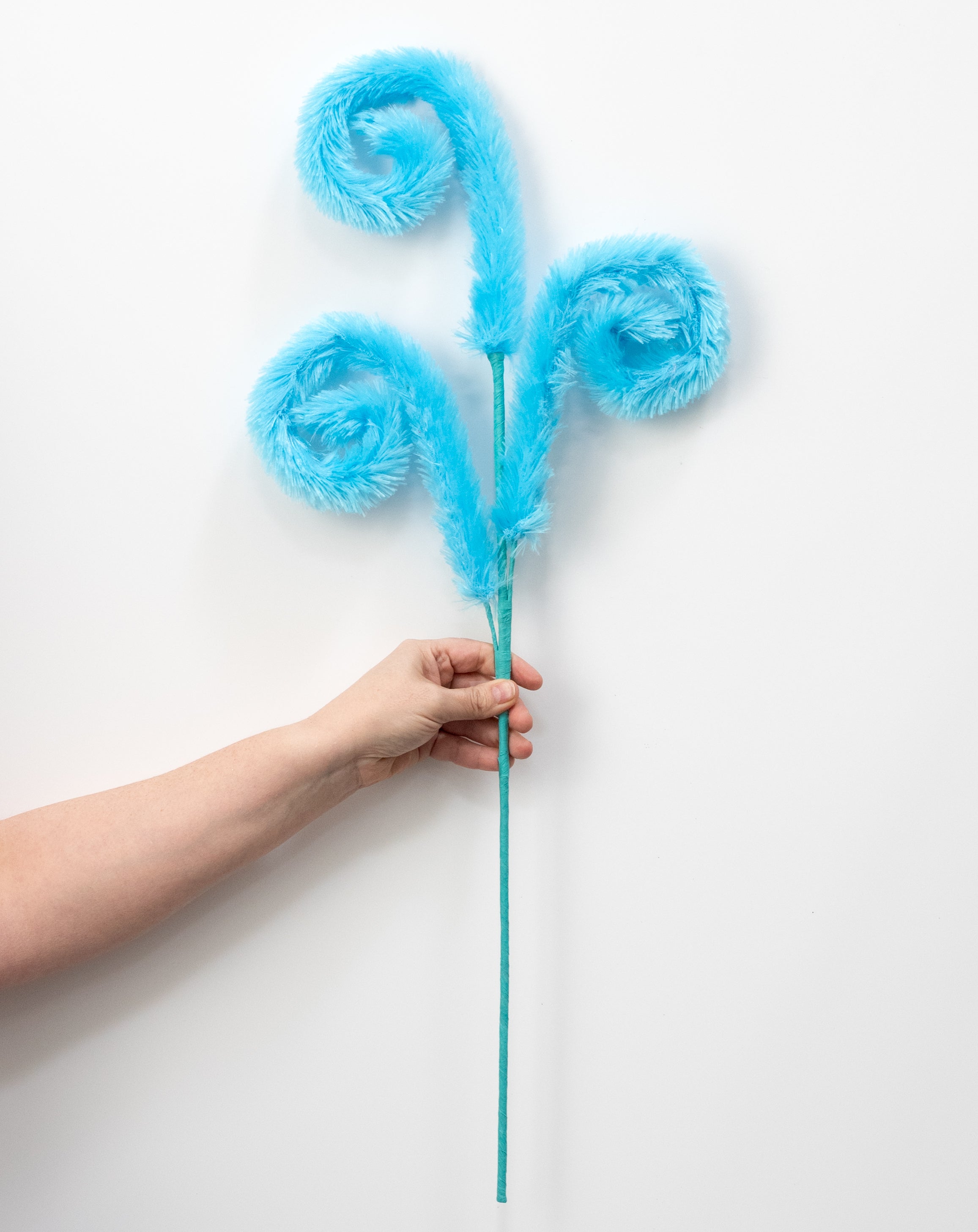 28" Furry Curly Spray: Blue detail photo 3