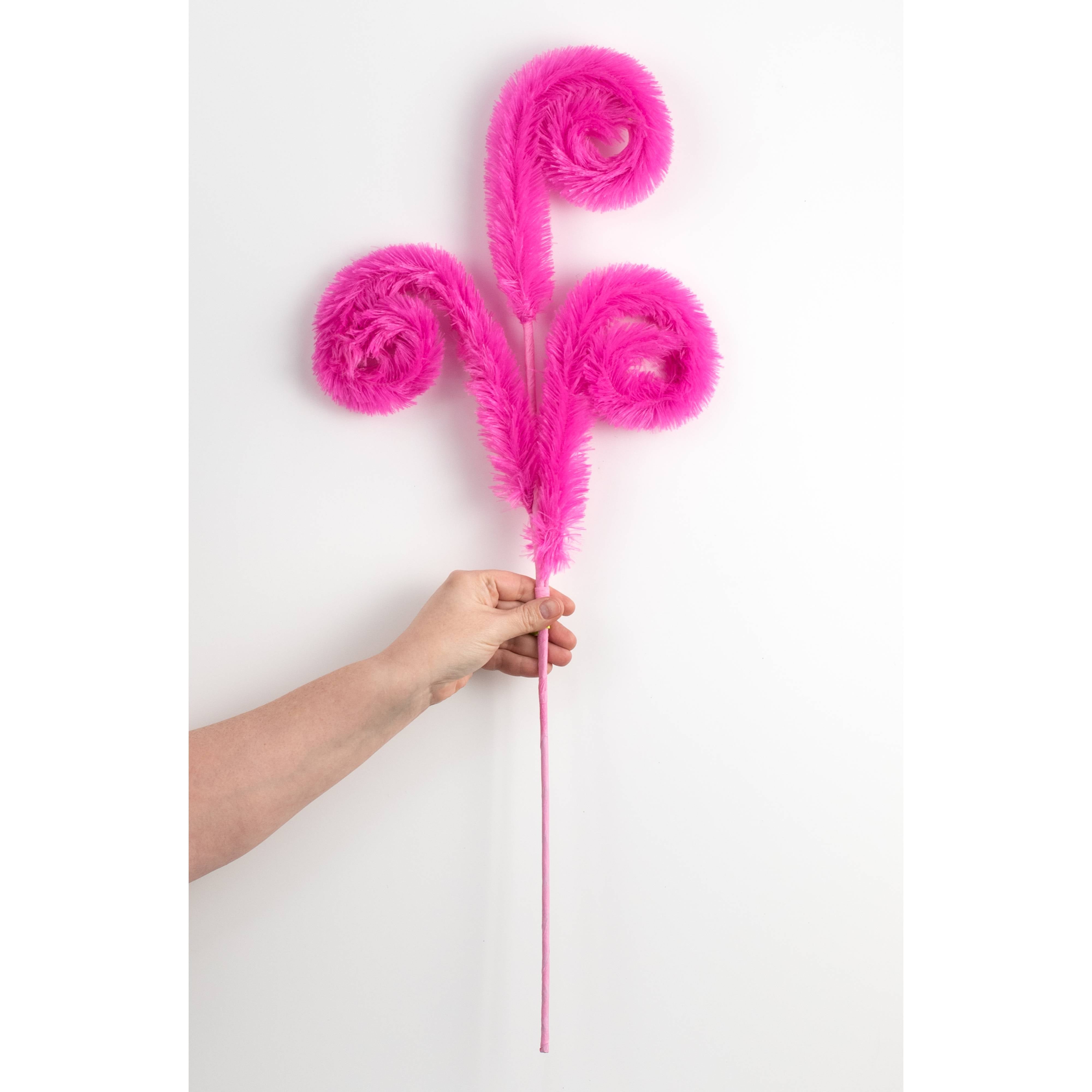 28" Furry Curly Spray: Fuchsia Hot Pink detail photo 3
