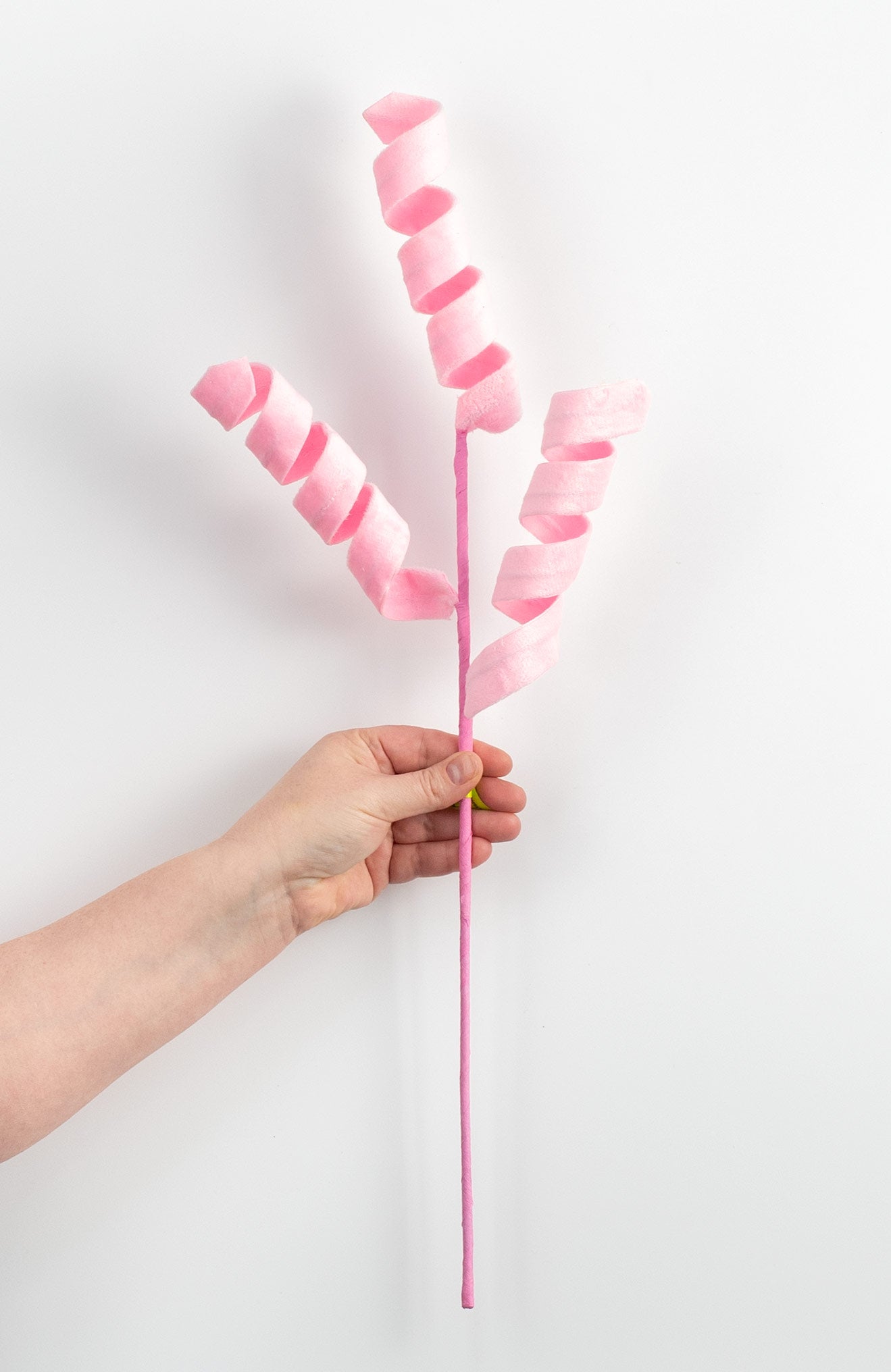 24" Fuzzy Curly Spray: Pink detail photo 3