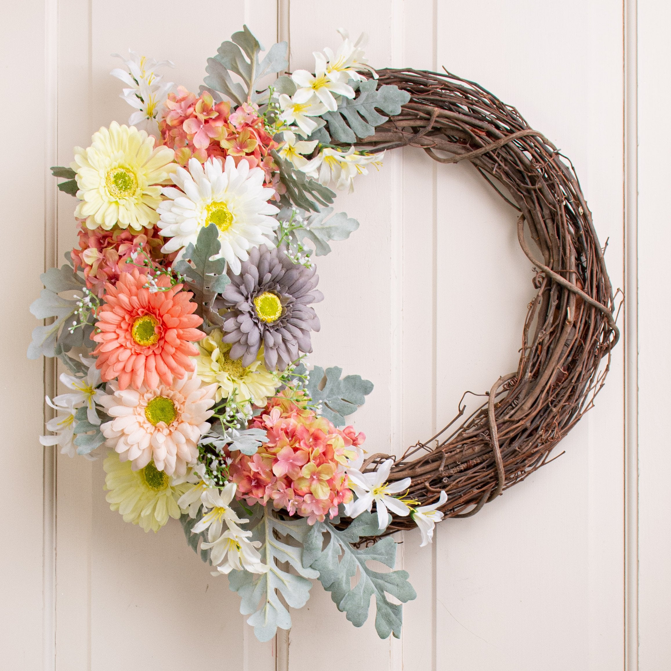 18" Gerbera Daisy Stem: Cream Lifestyle Photo