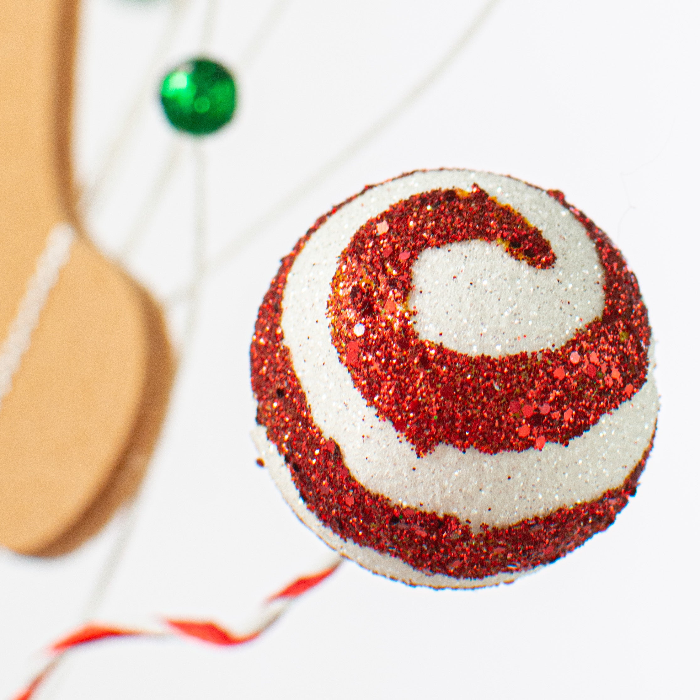 25" Gingerbread Man Candy Spray: Emerald & Red detail photo 4