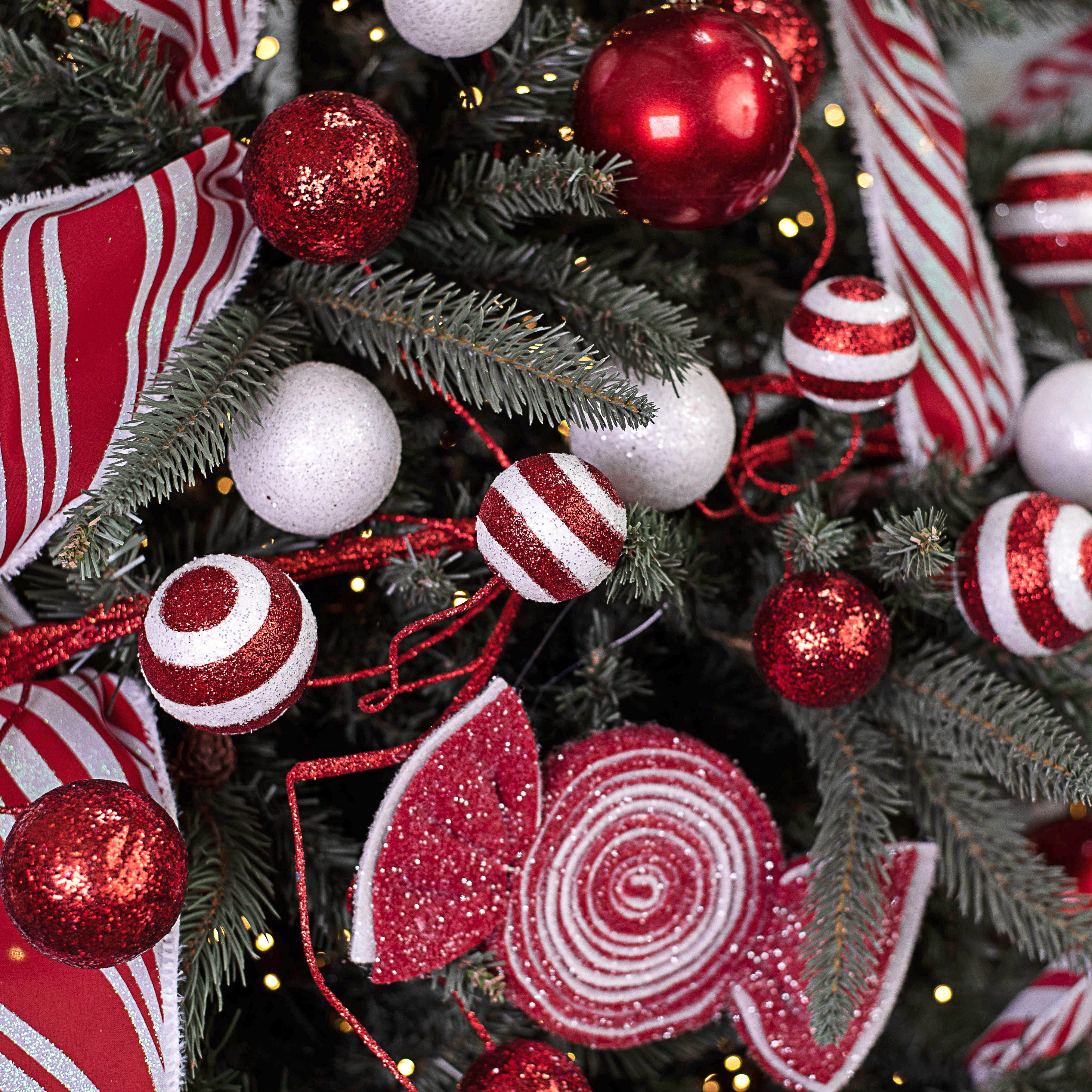 5' Glitter Ball Wired Garland: Red & White Lifestyle Photo