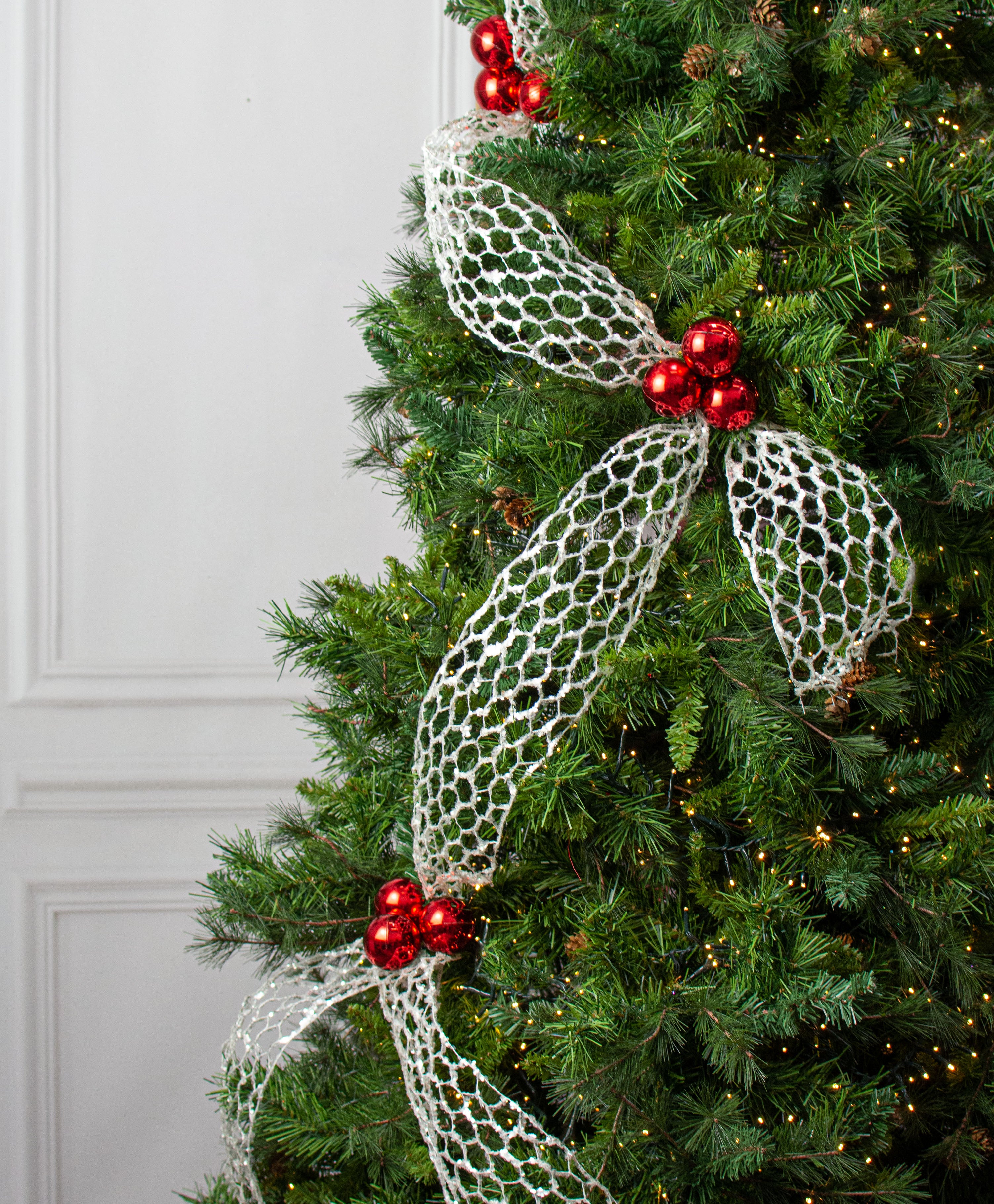 5" Glitter Chicken Wire Ribbon Garland: White (10') Lifestyle Photo