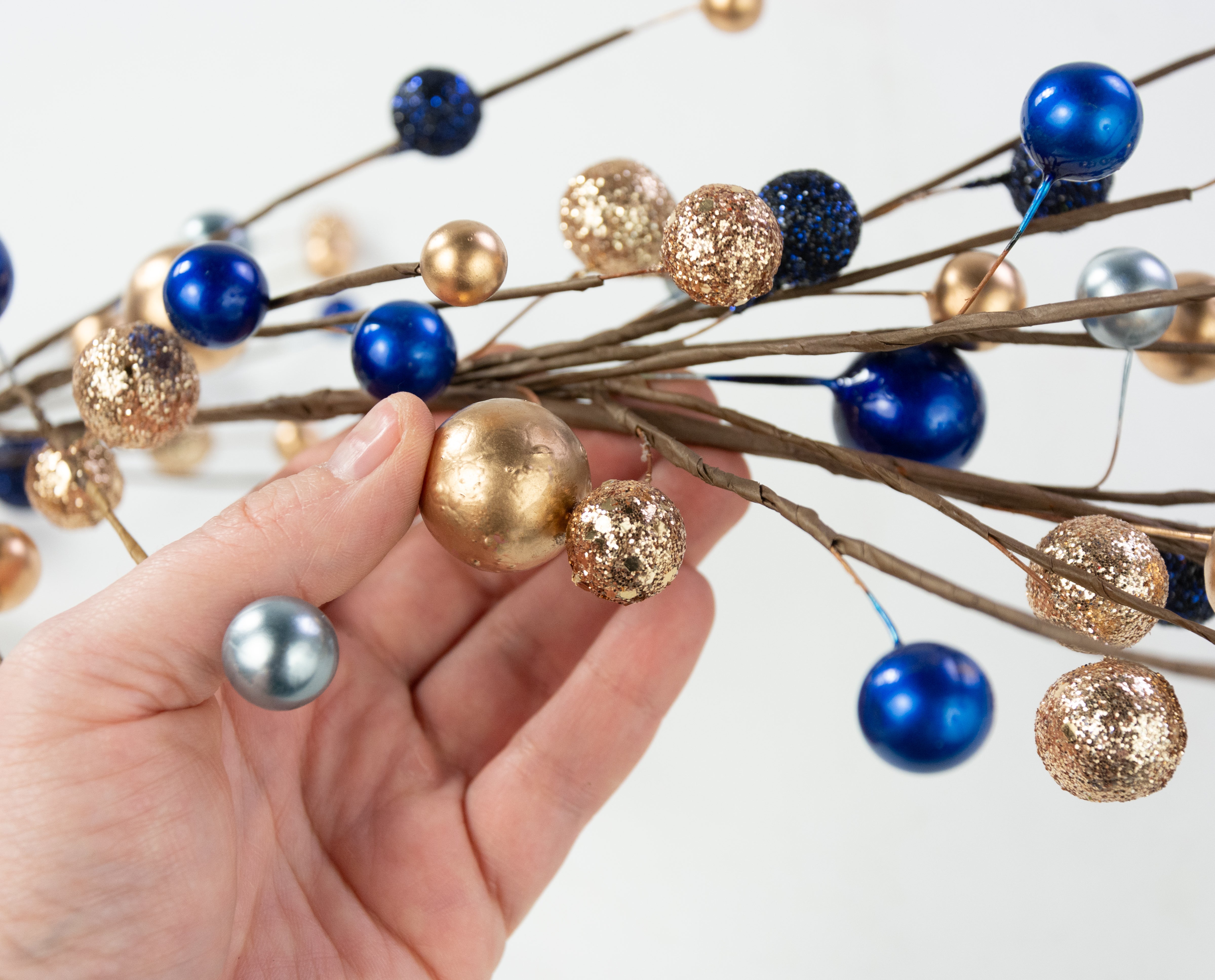5' Glitter & Pearl Ball Garland: Gold, Blue & Pewter detail photo 4