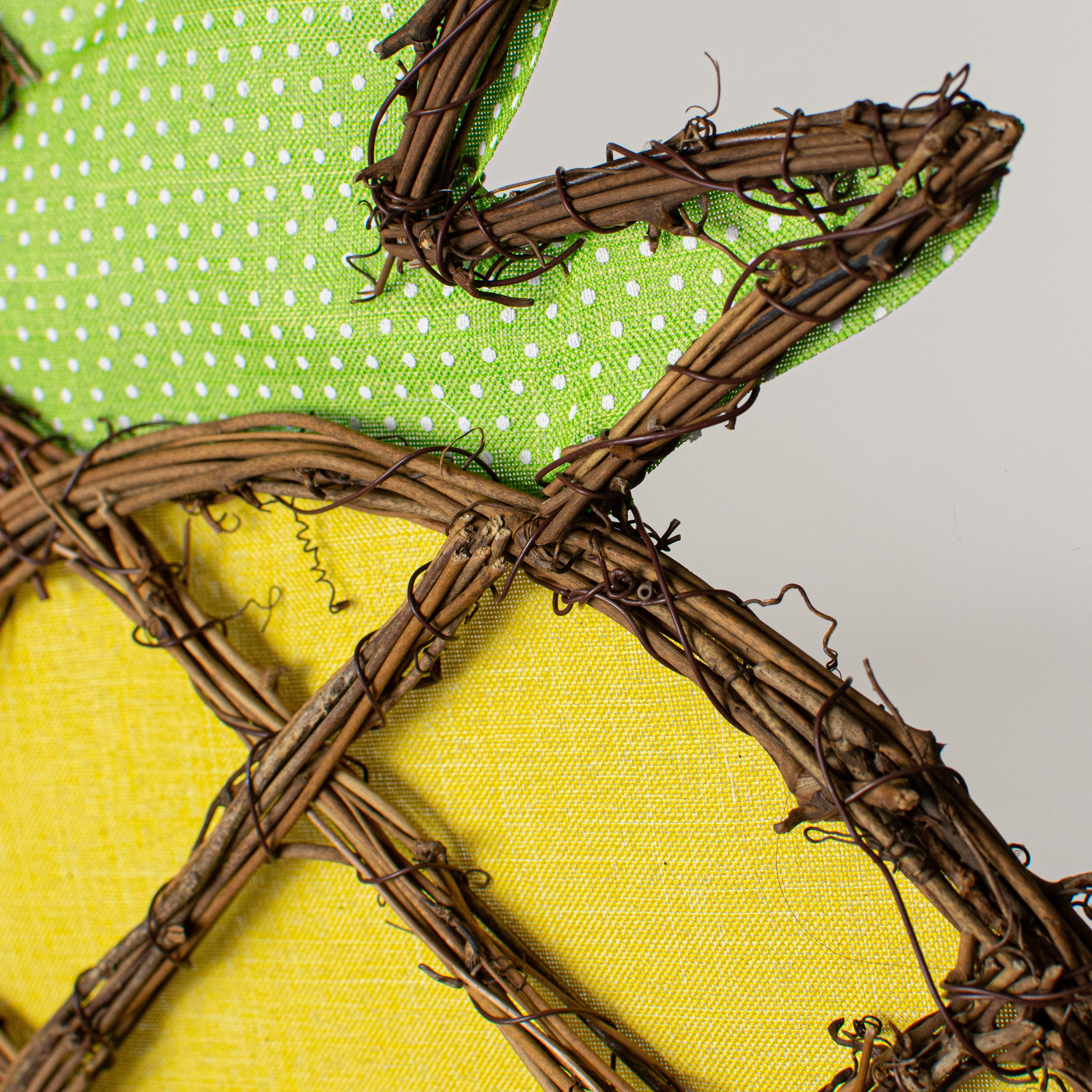 21" Grapevine Hanger: Pineapple detail photo 3