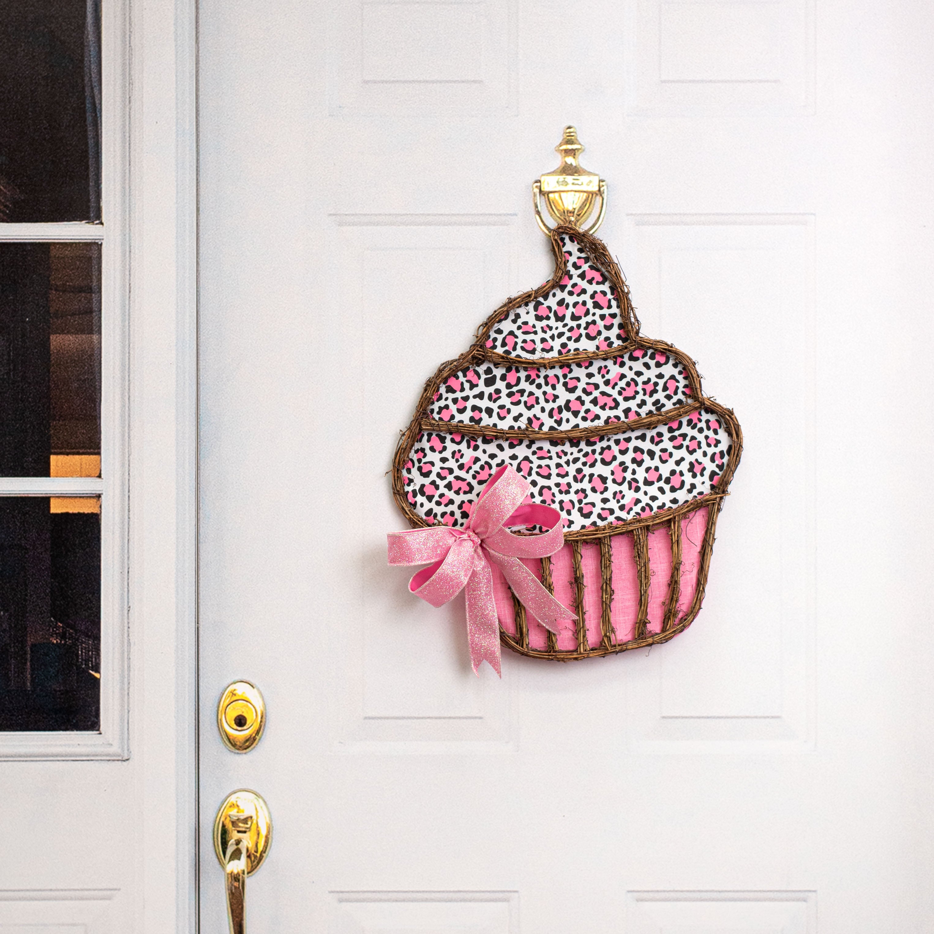 21" Grapevine Hanger: Pink Leopard Cupcake Lifestyle Photo