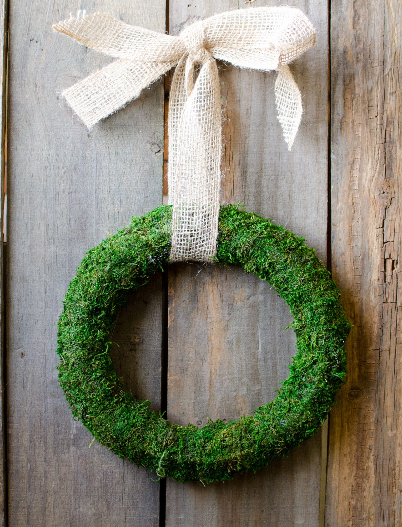 10" Green Moss Wreath Lifestyle Photo