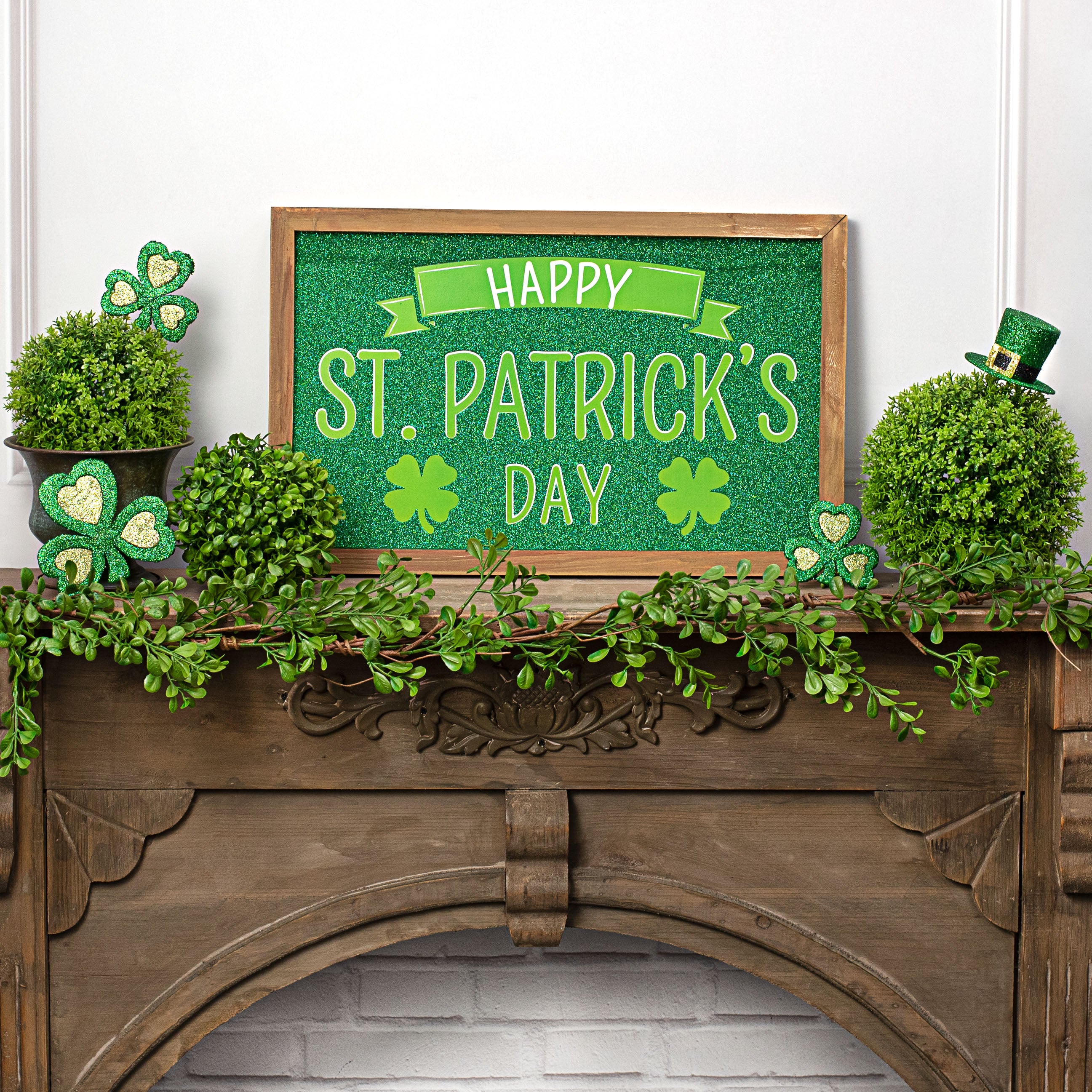 19" Happy St. Patrick's Glitter Framed Sign Lifestyle Photo
