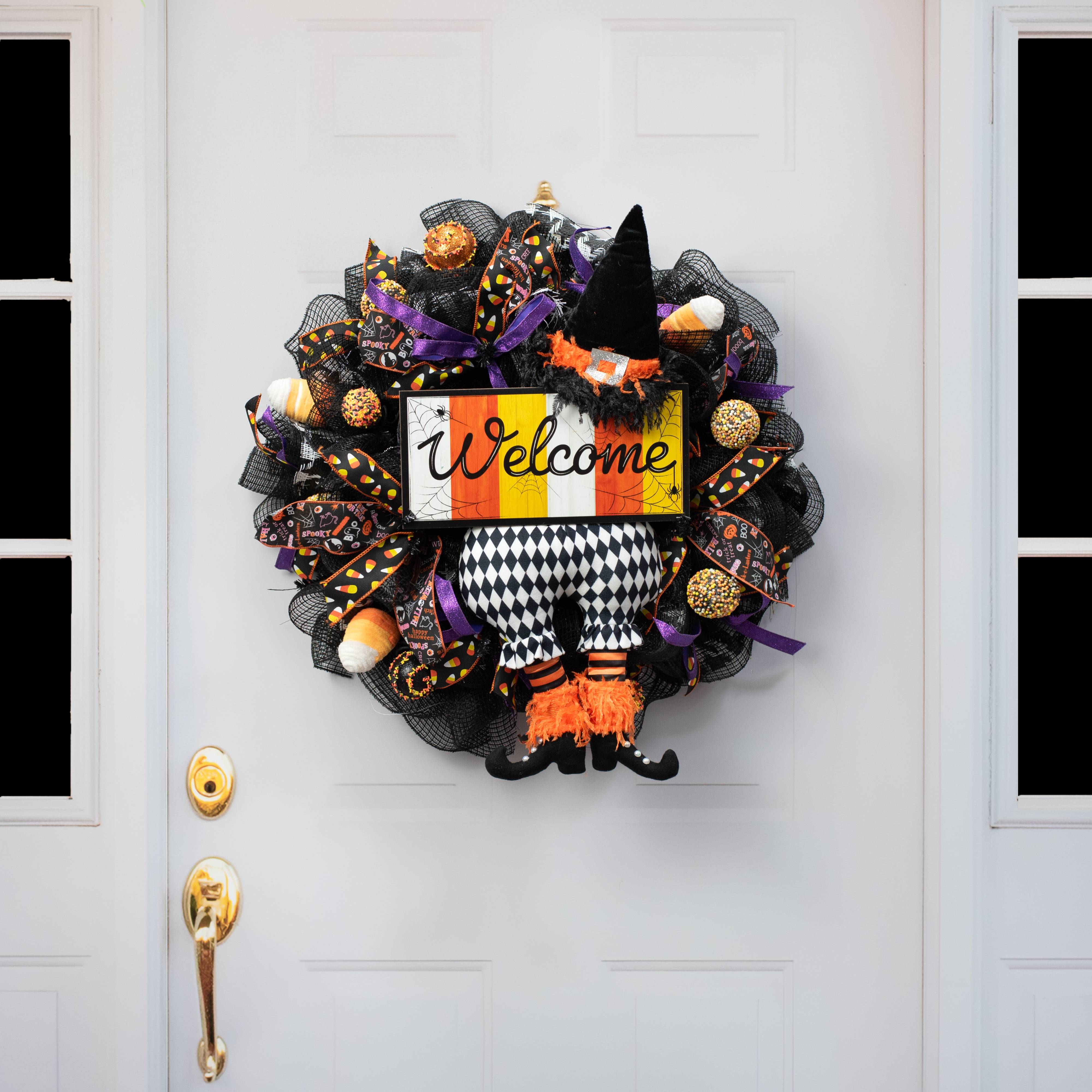 20" Harlequin Witch Wreath Decor Kit: Black & White detail photo 4