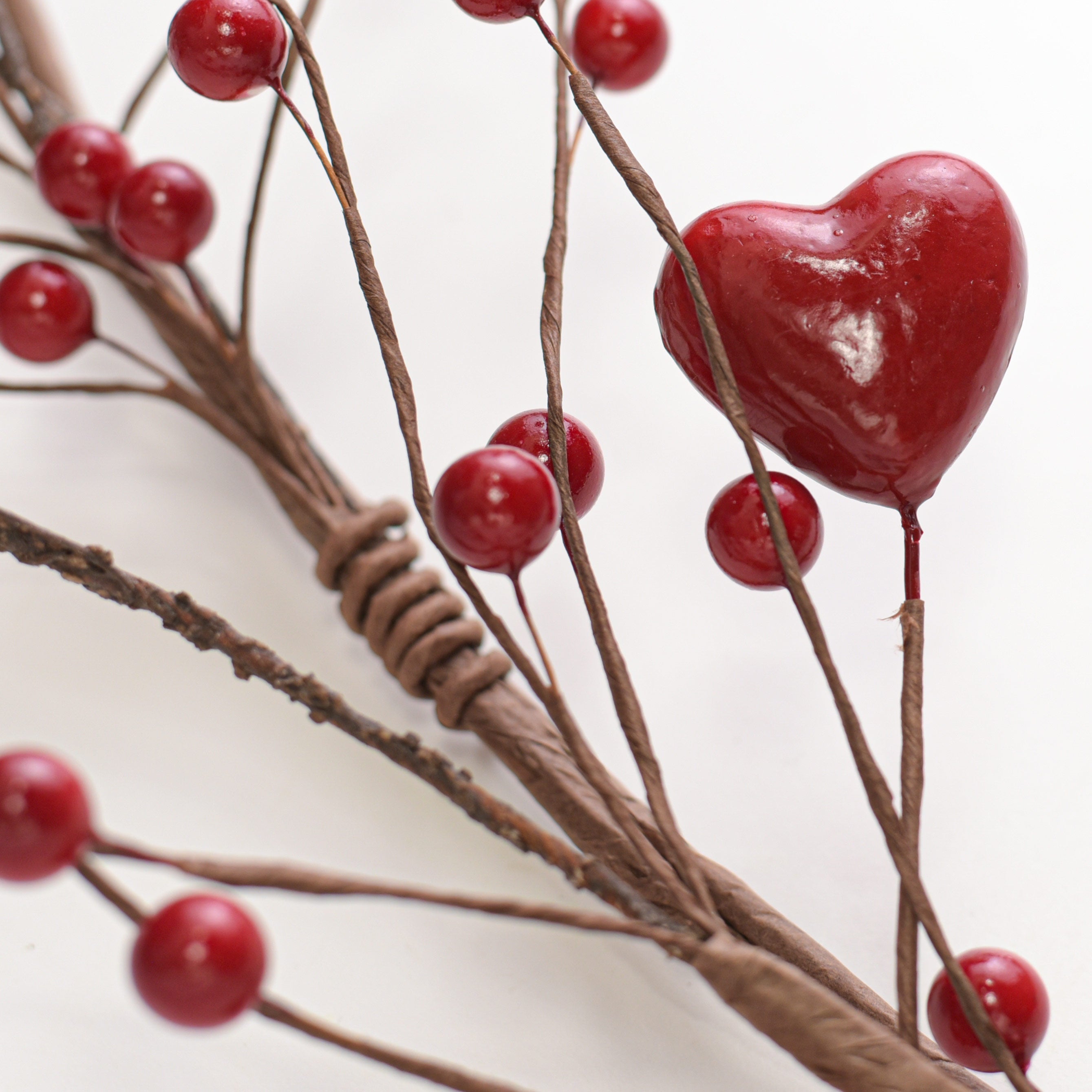 4.5' Hearts & Berries Garland: Red detail photo 3