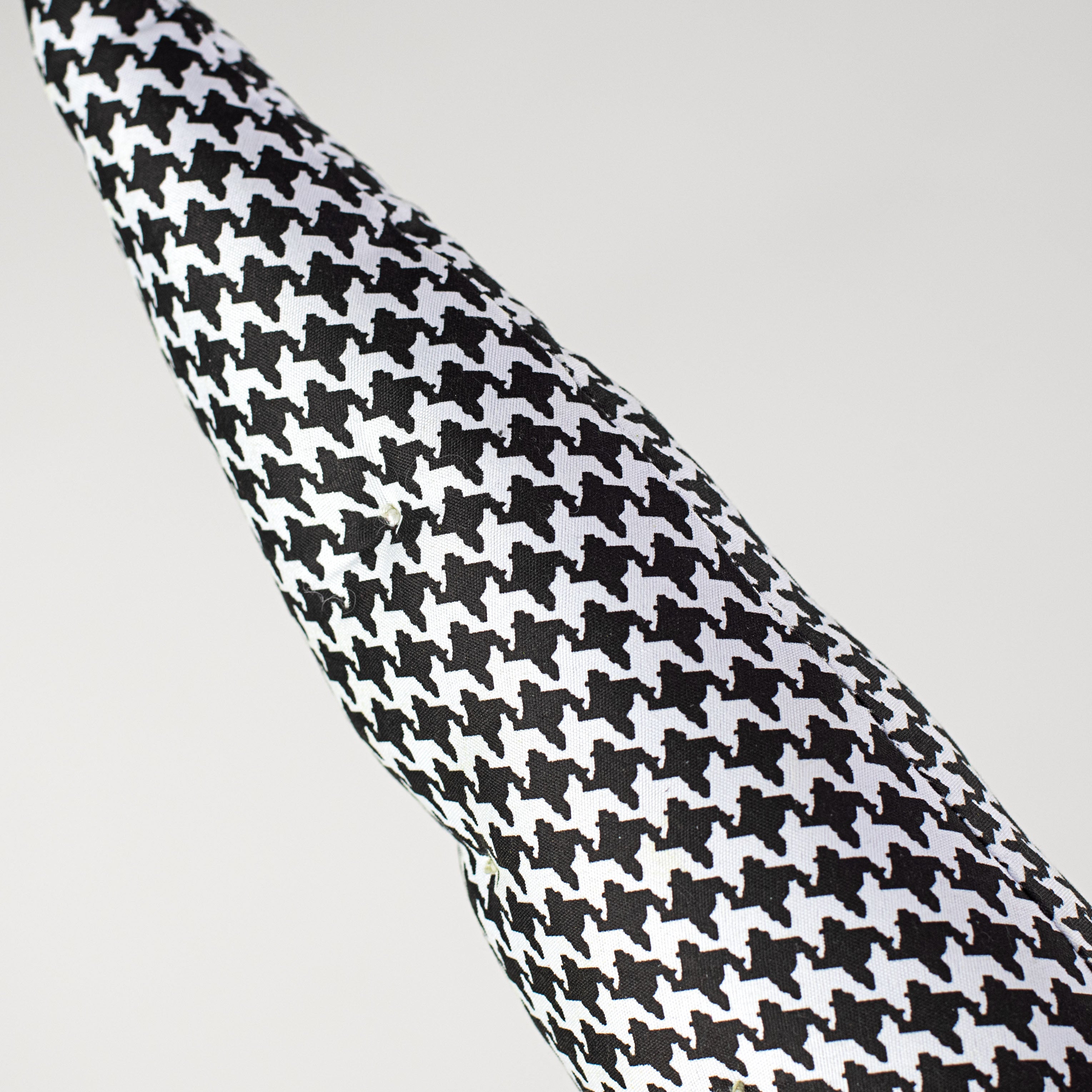 18" Houndstooth Carrot: Black detail photo 4