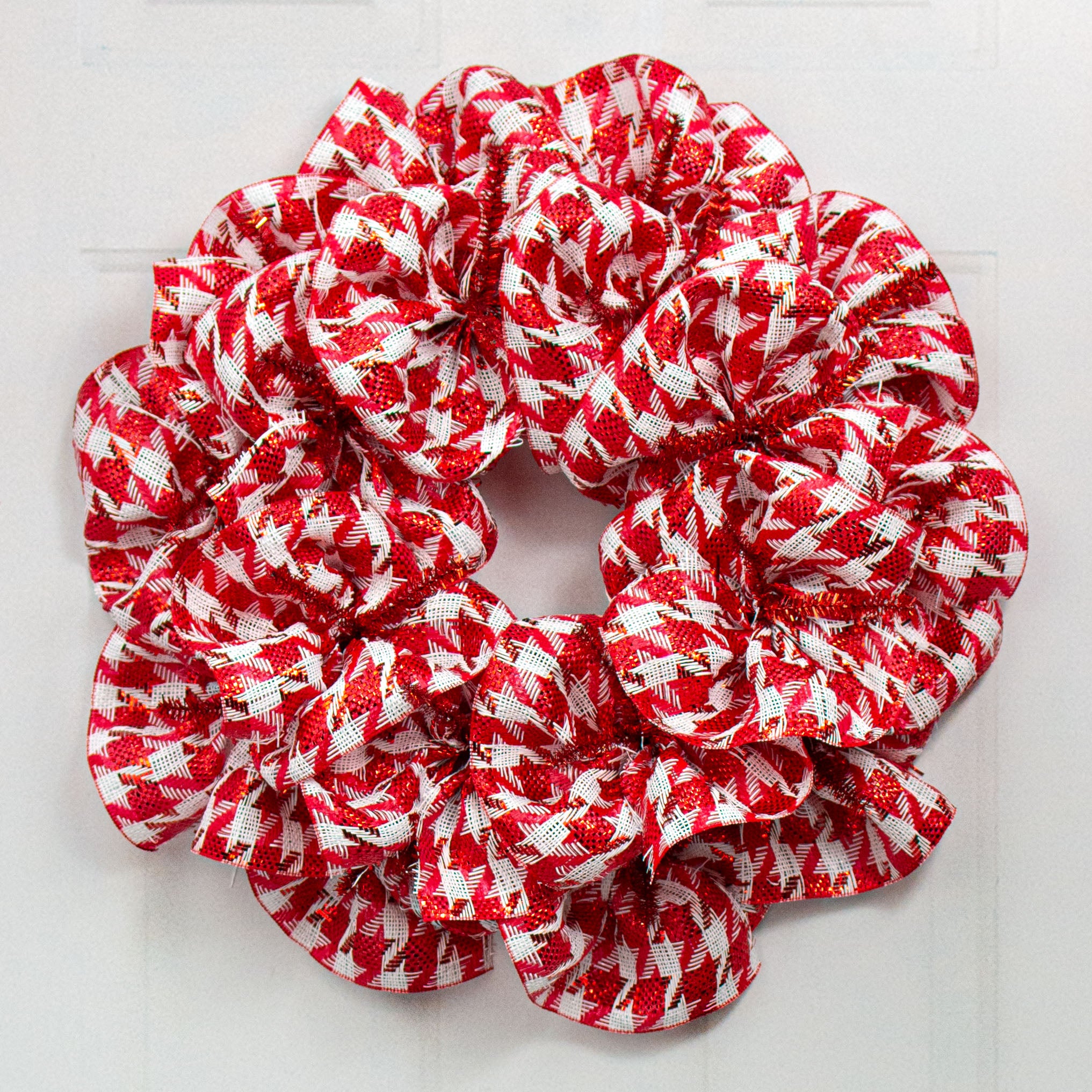 10" Houndstooth Woven Mesh: Red & White Lifestyle Photo