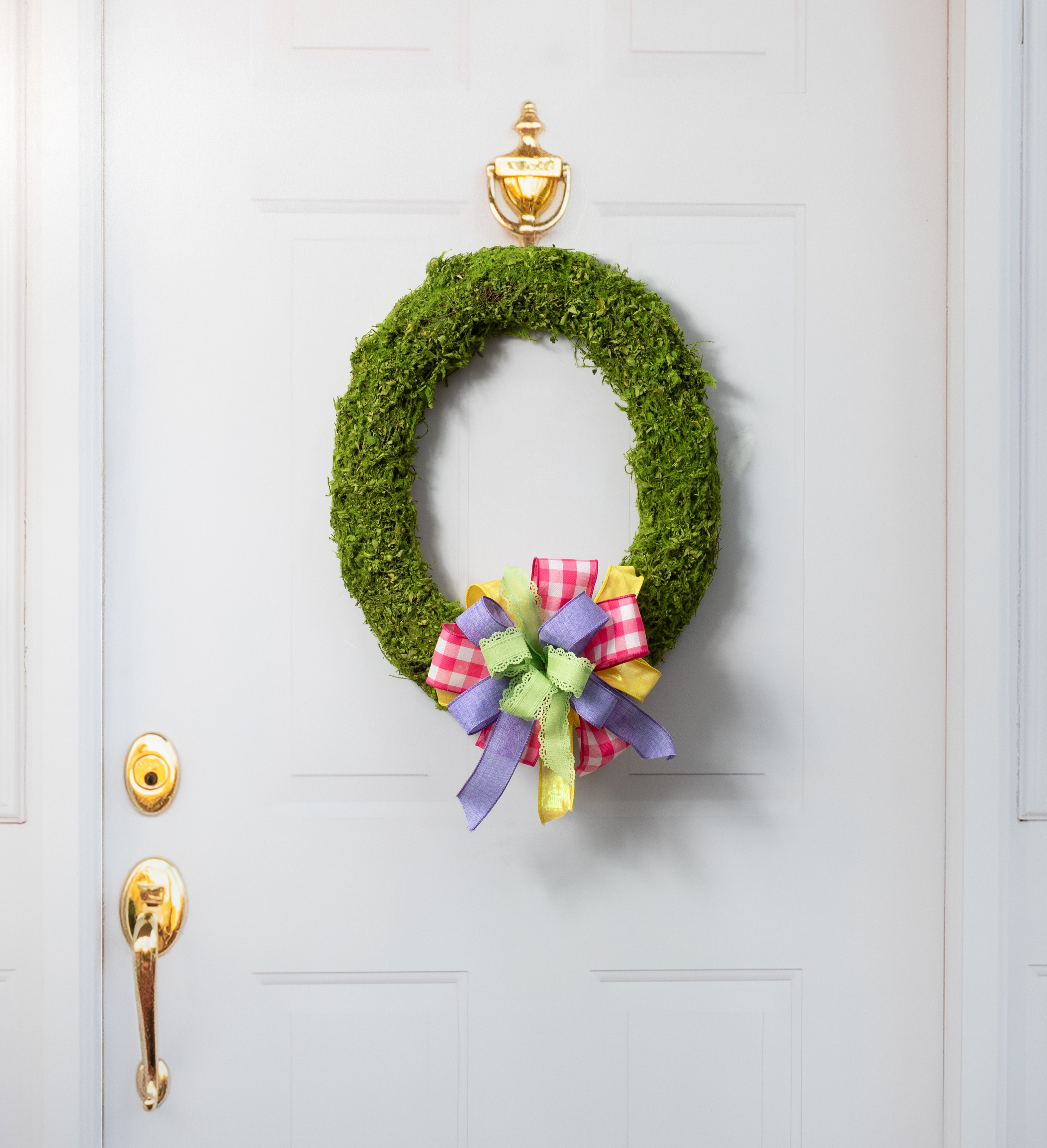 19" Green Moss Vine Wreath: Oval