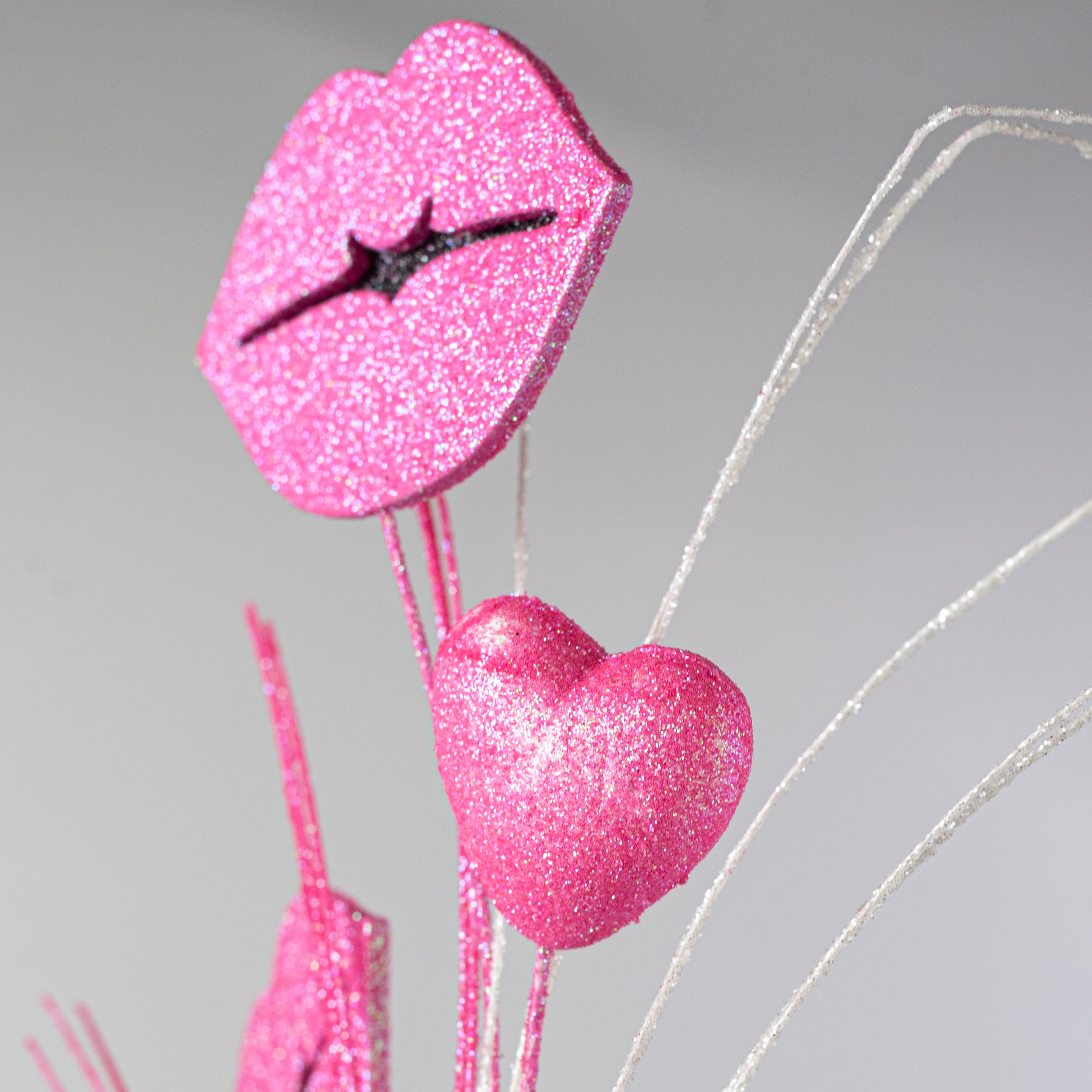 30" Glittered Lips & Hearts Fishline Spray: Hot Pink