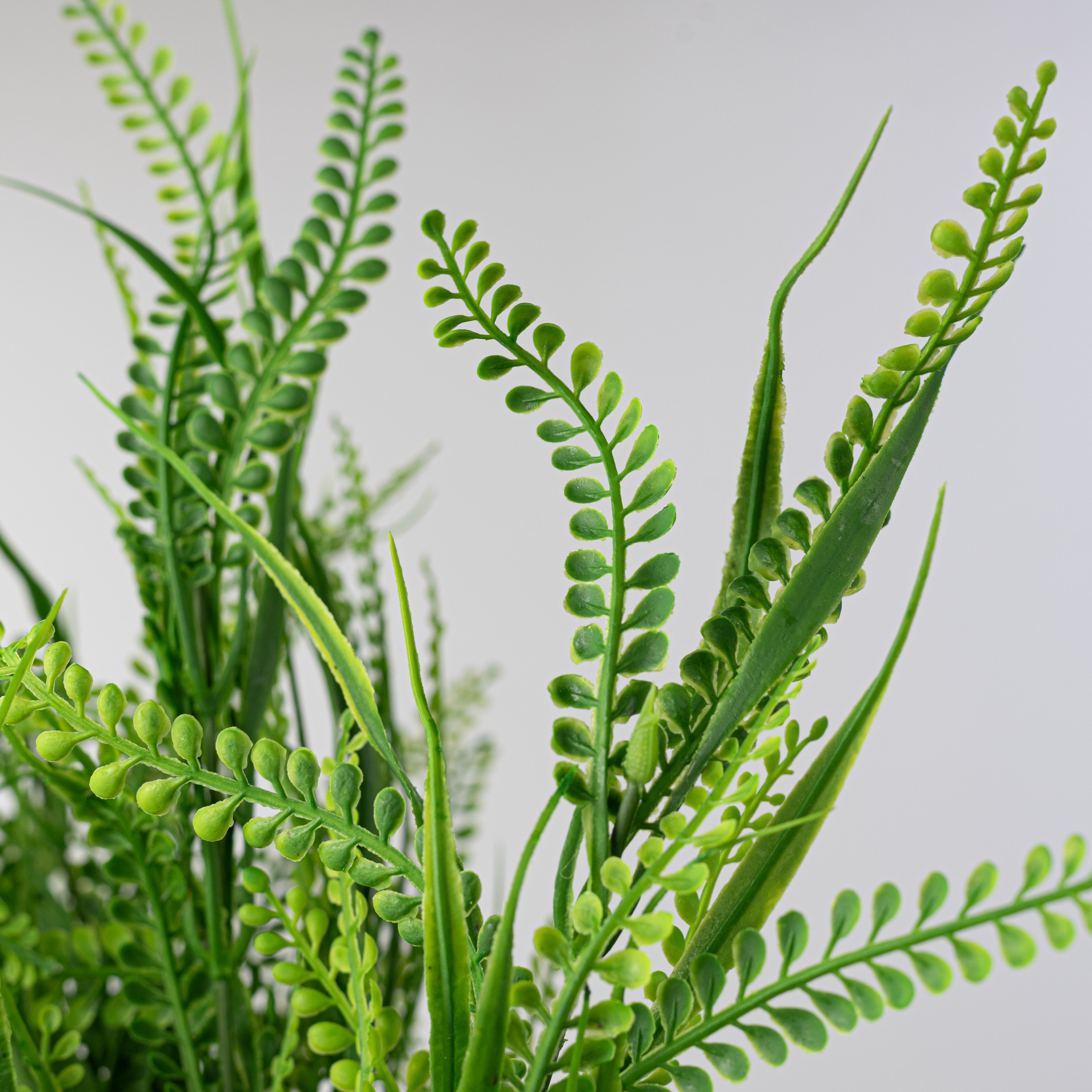 21" Plastic Button Fern Bush: Green