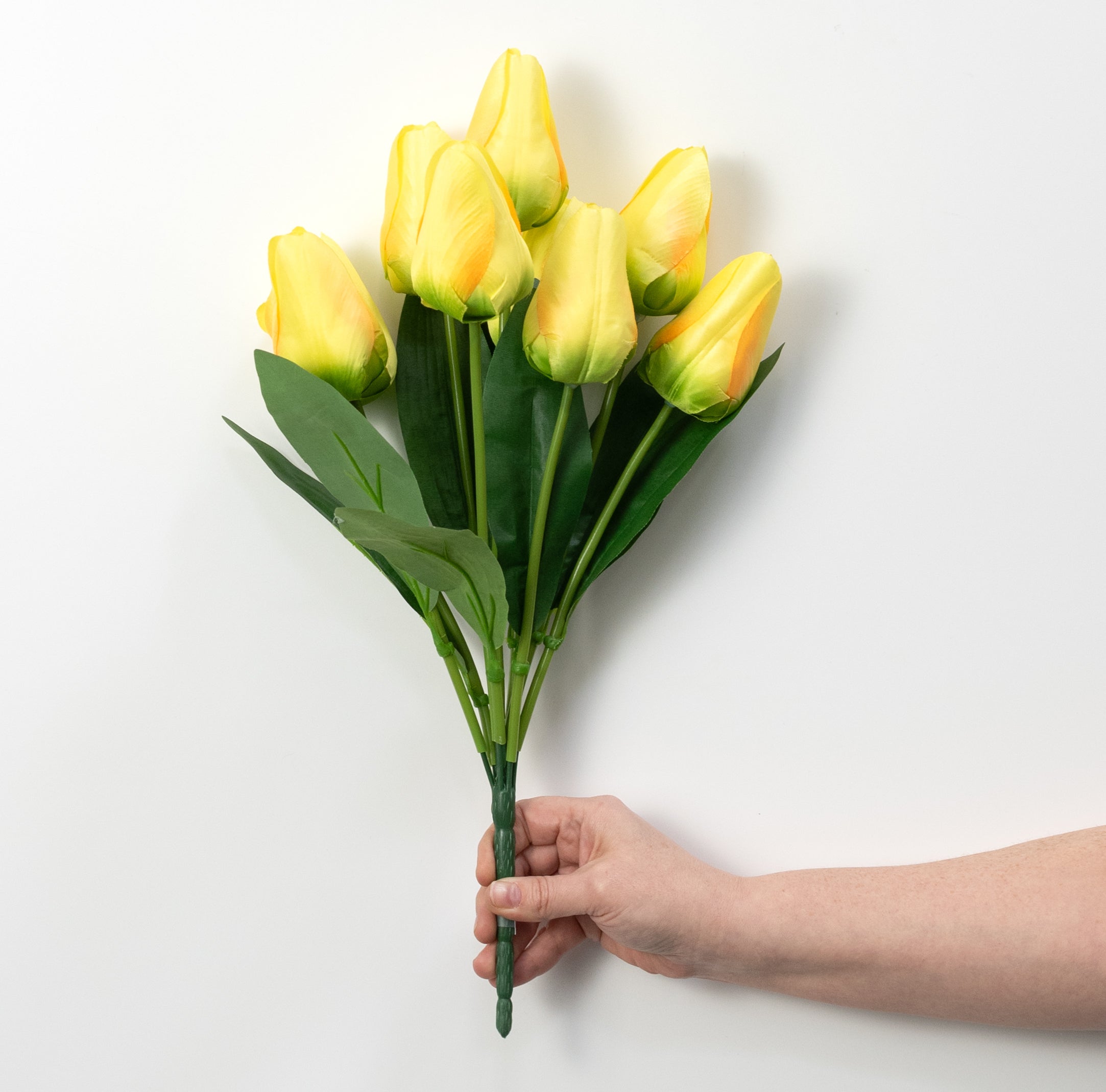 18" Tulip Bush: Yellow (9 Stem)