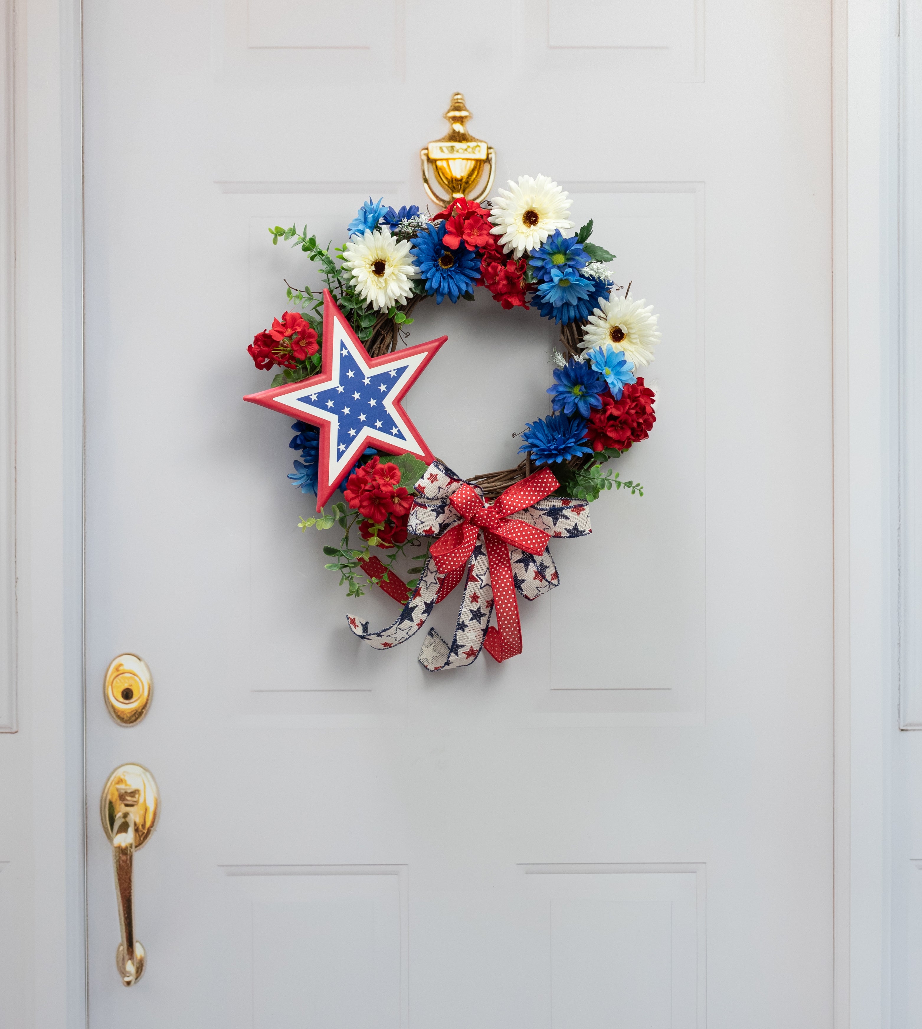 10" Embossed Metal Sign: Patriotic Stars & Stripes Star