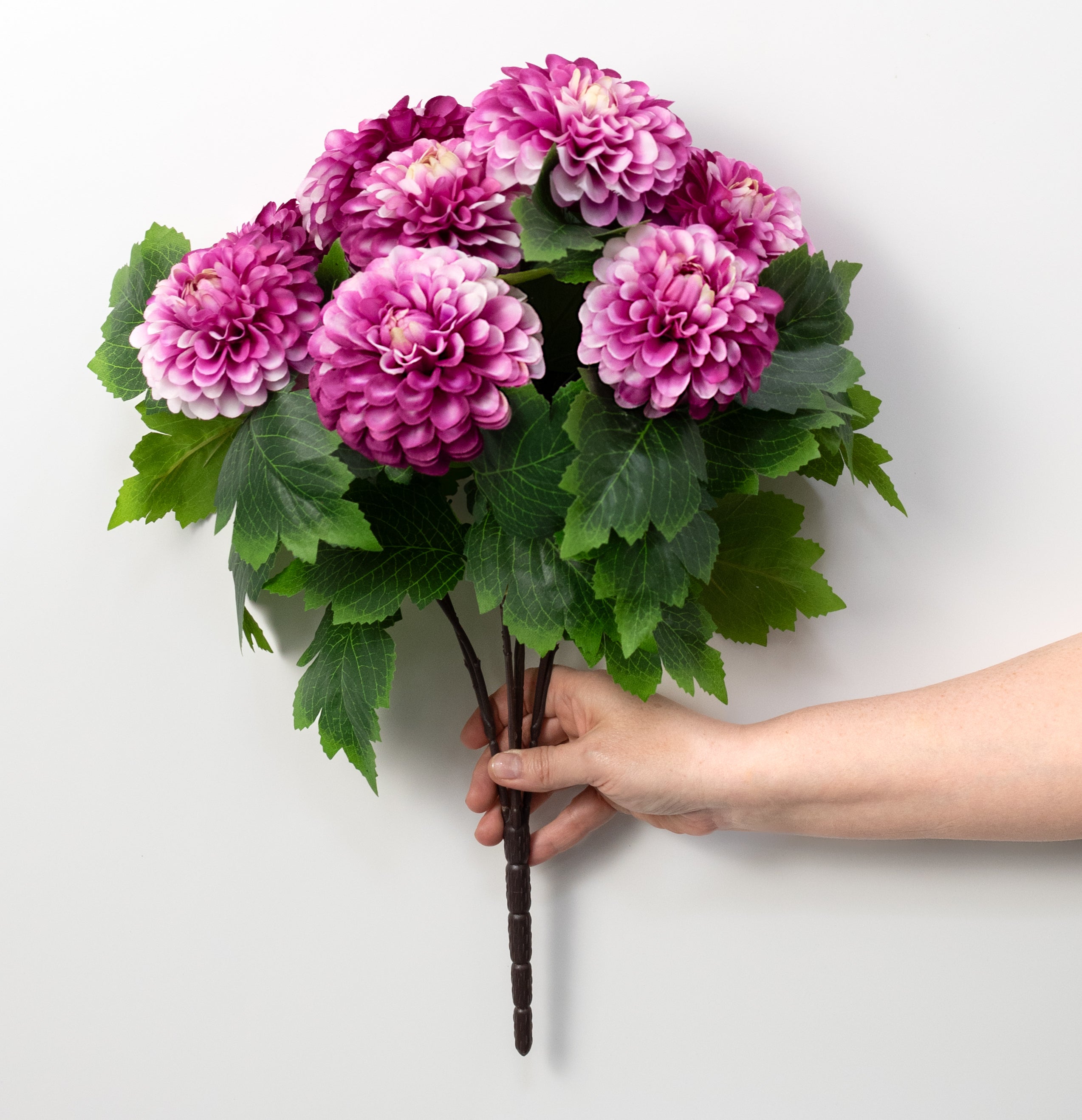 19" Dahlia Bush: Fuchsia Purple (9 Stem)