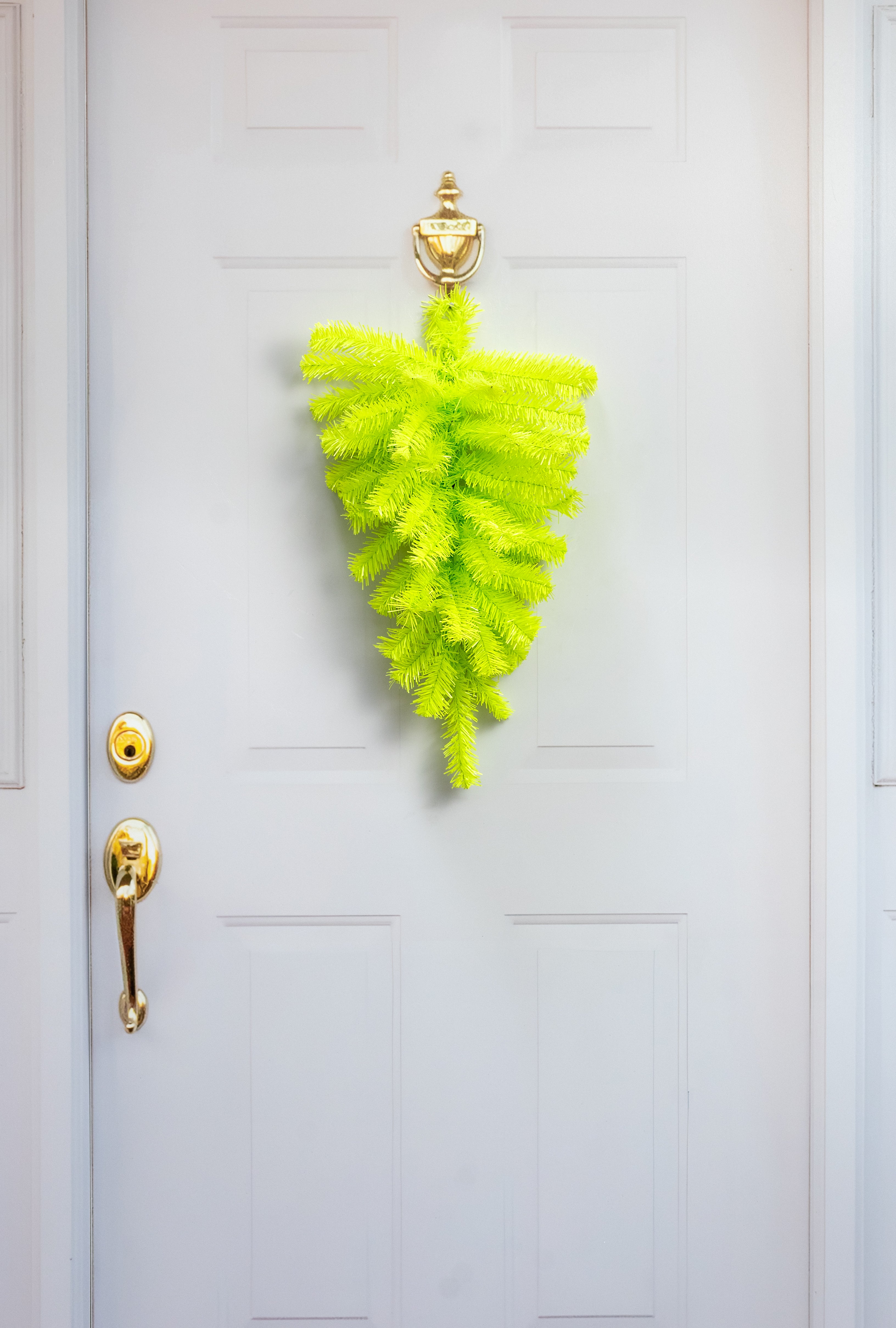 20" Pine Teardrop Swag: Lime Green (45 Tips)