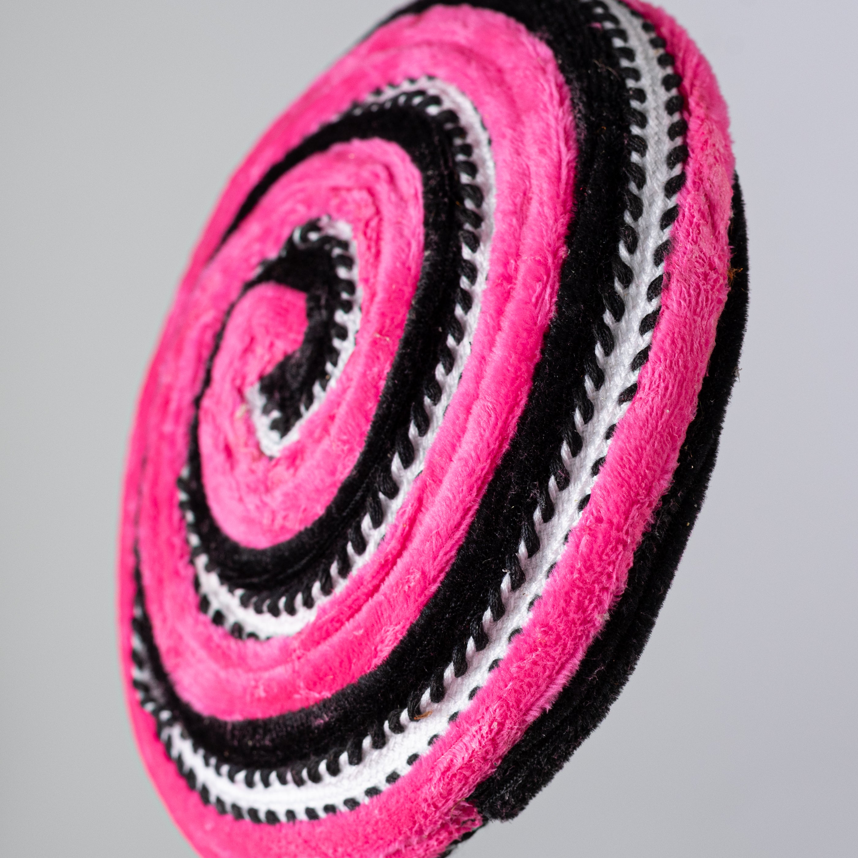 7" x 20" Velvet Lollipop Swirl Spray: Hot Pink & Black