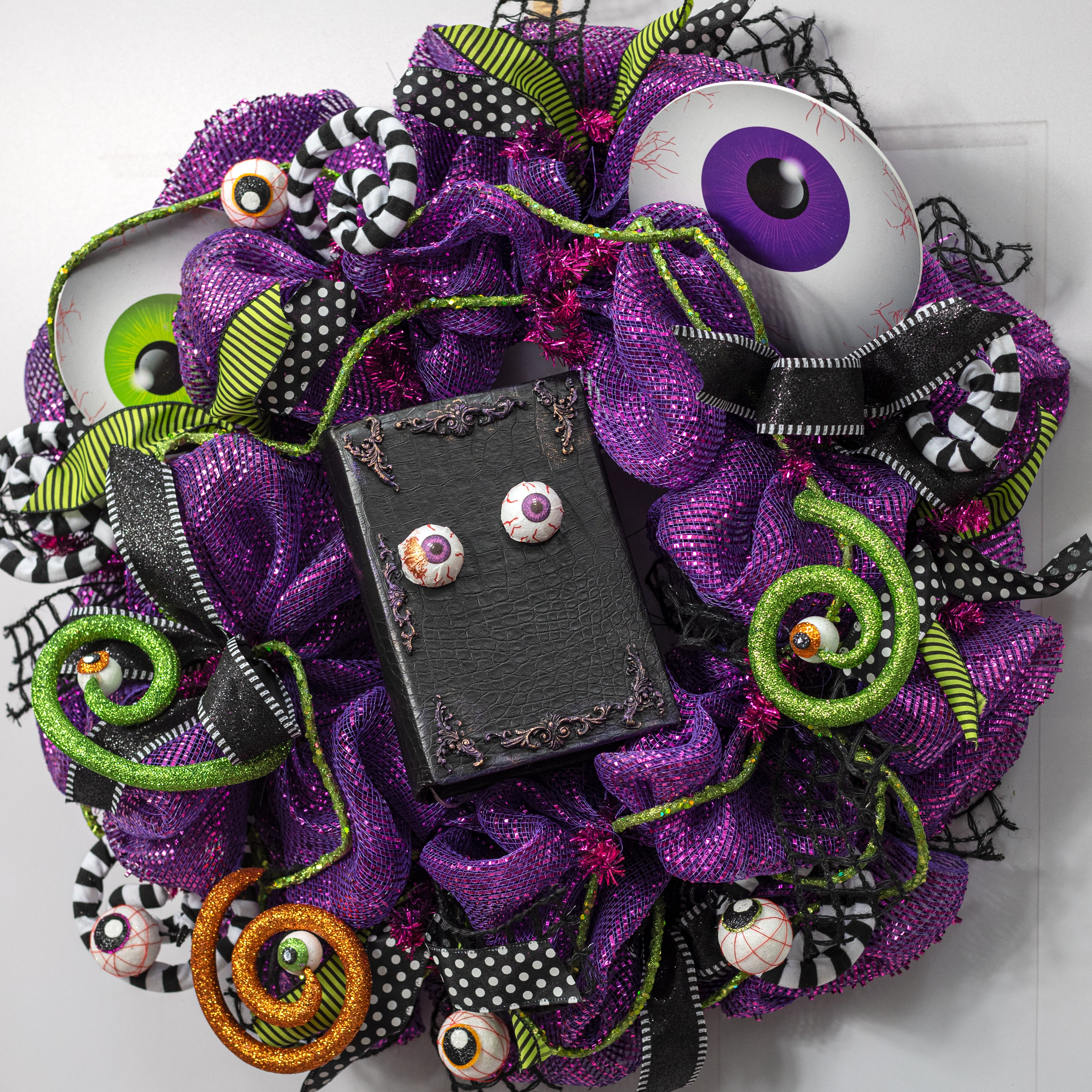 8.25" Spell Book with Eyeballs (Lights Require USB Power)