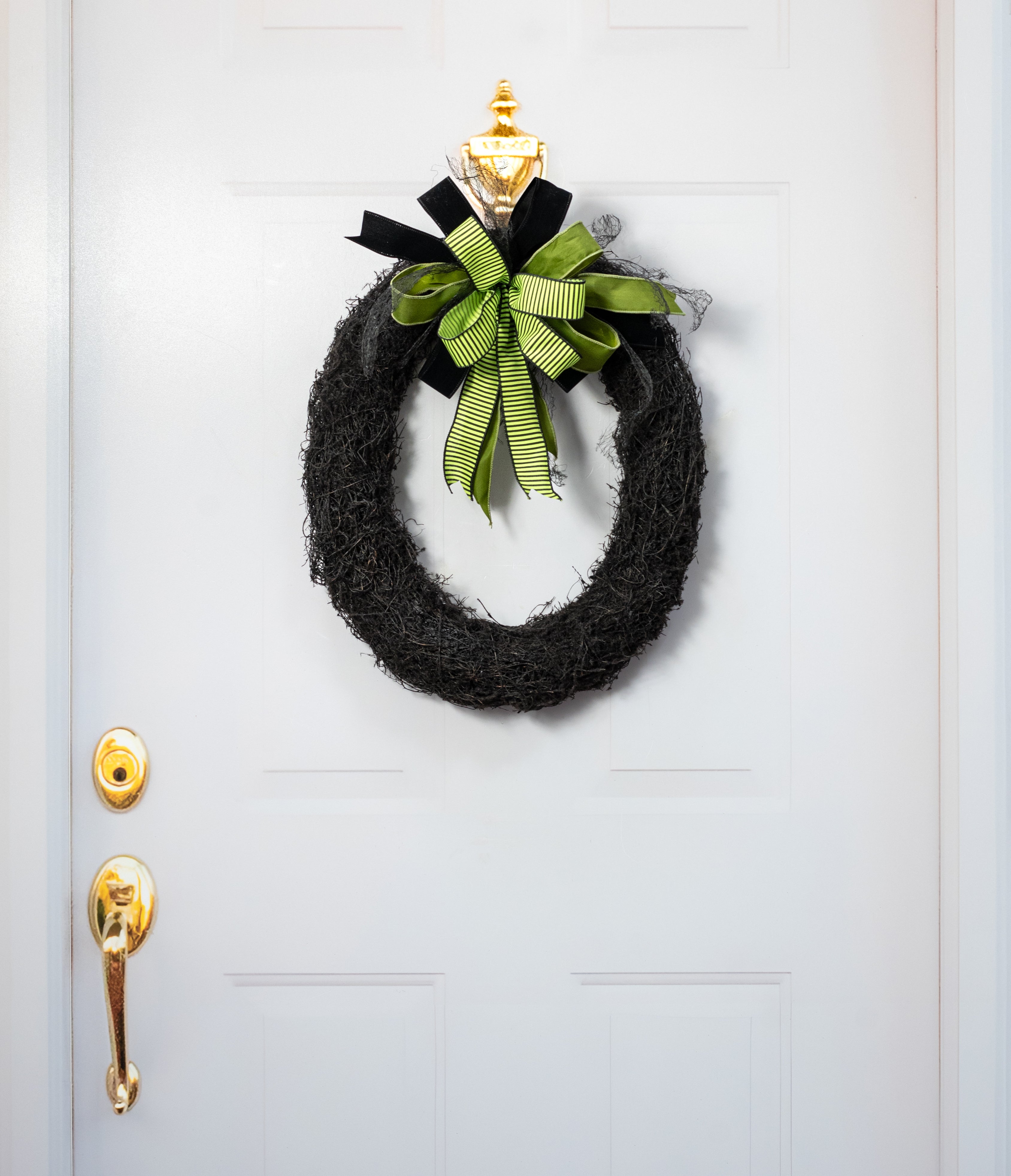 18" Black Moss Vine Wreath: Oval