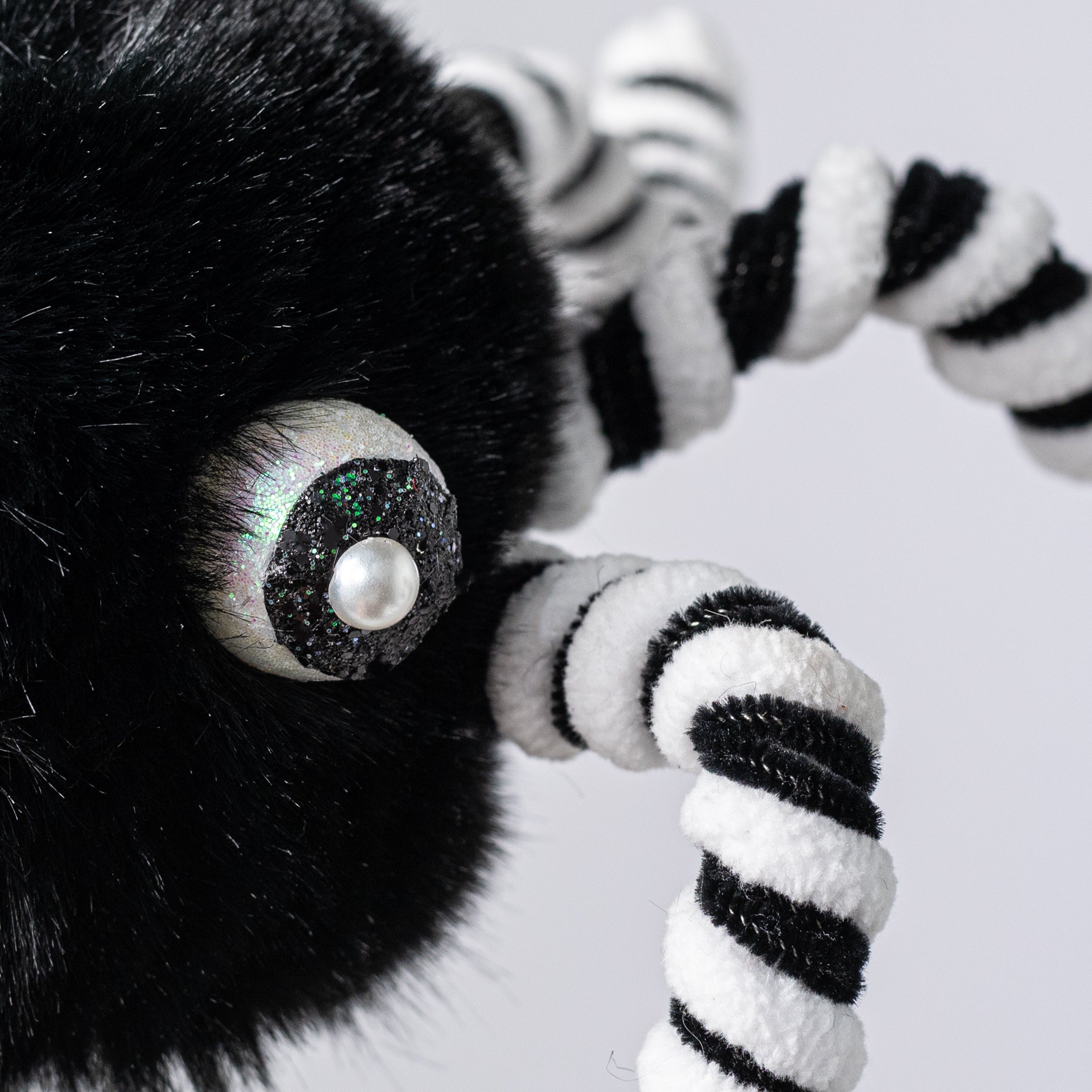 20" Furry Spider Pick: Black & White
