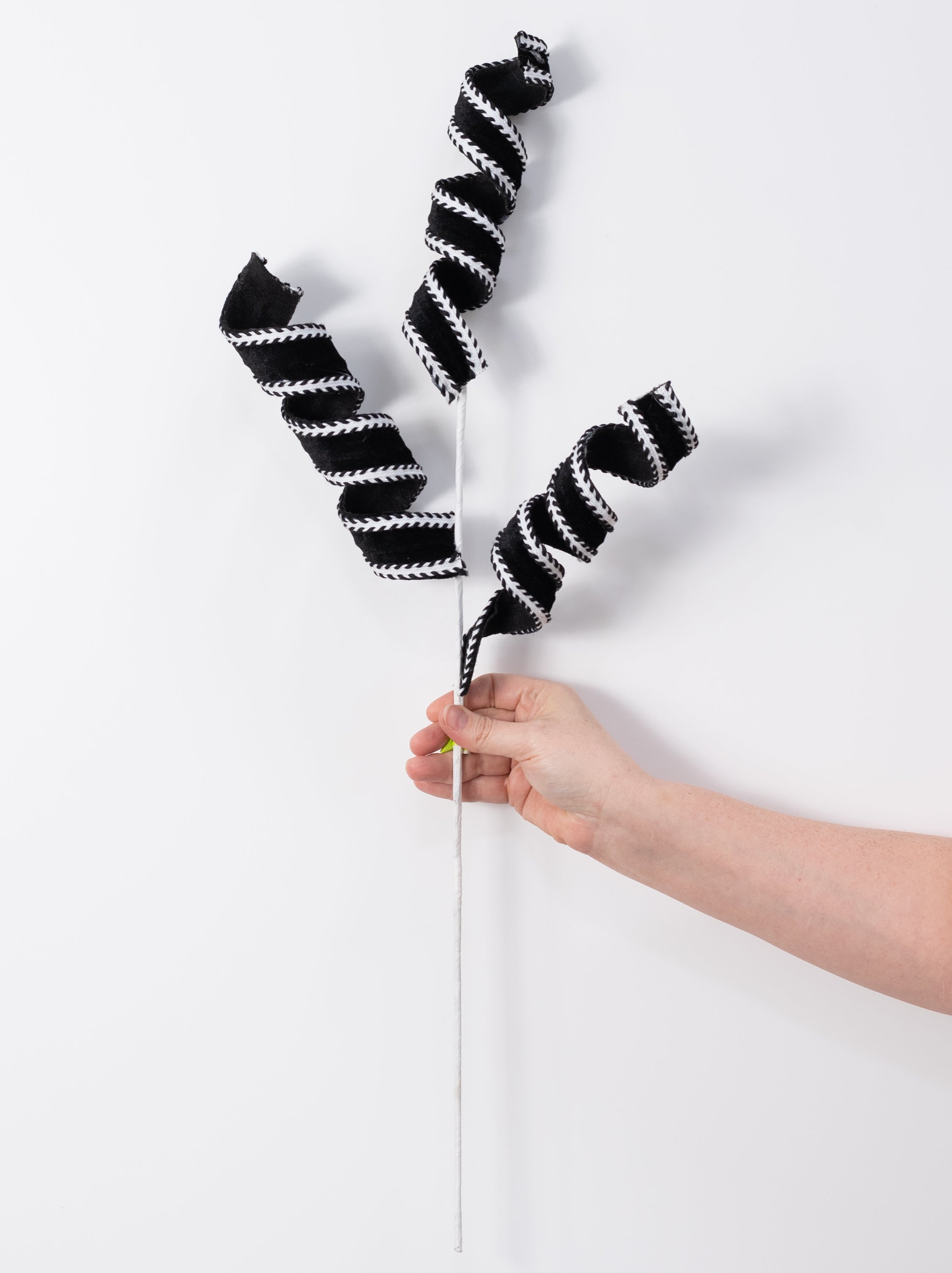 30" Velvet Stripe Curly Spray: Black & White