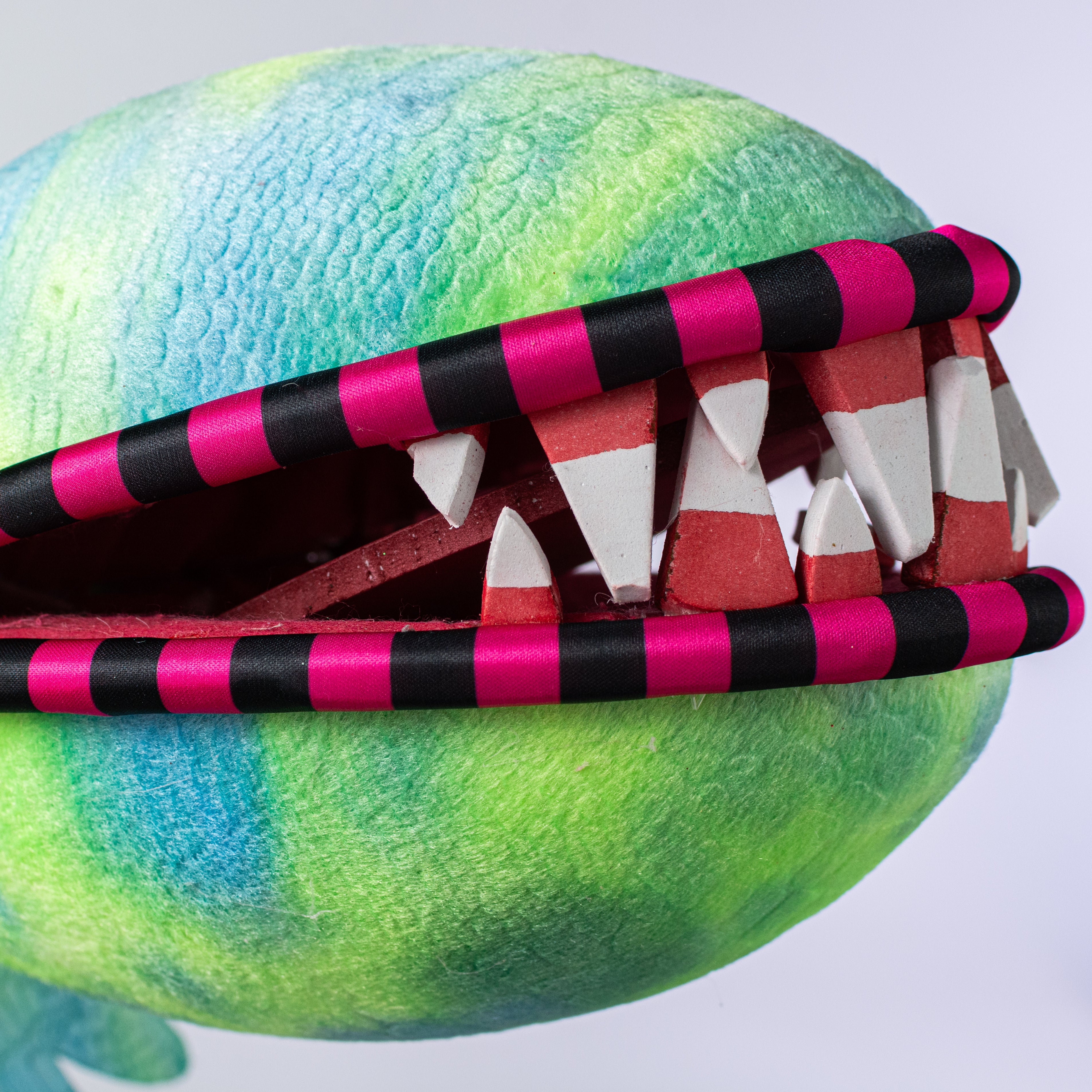 9" x 30" Jumbo Venus Flytrap Mouth Pick