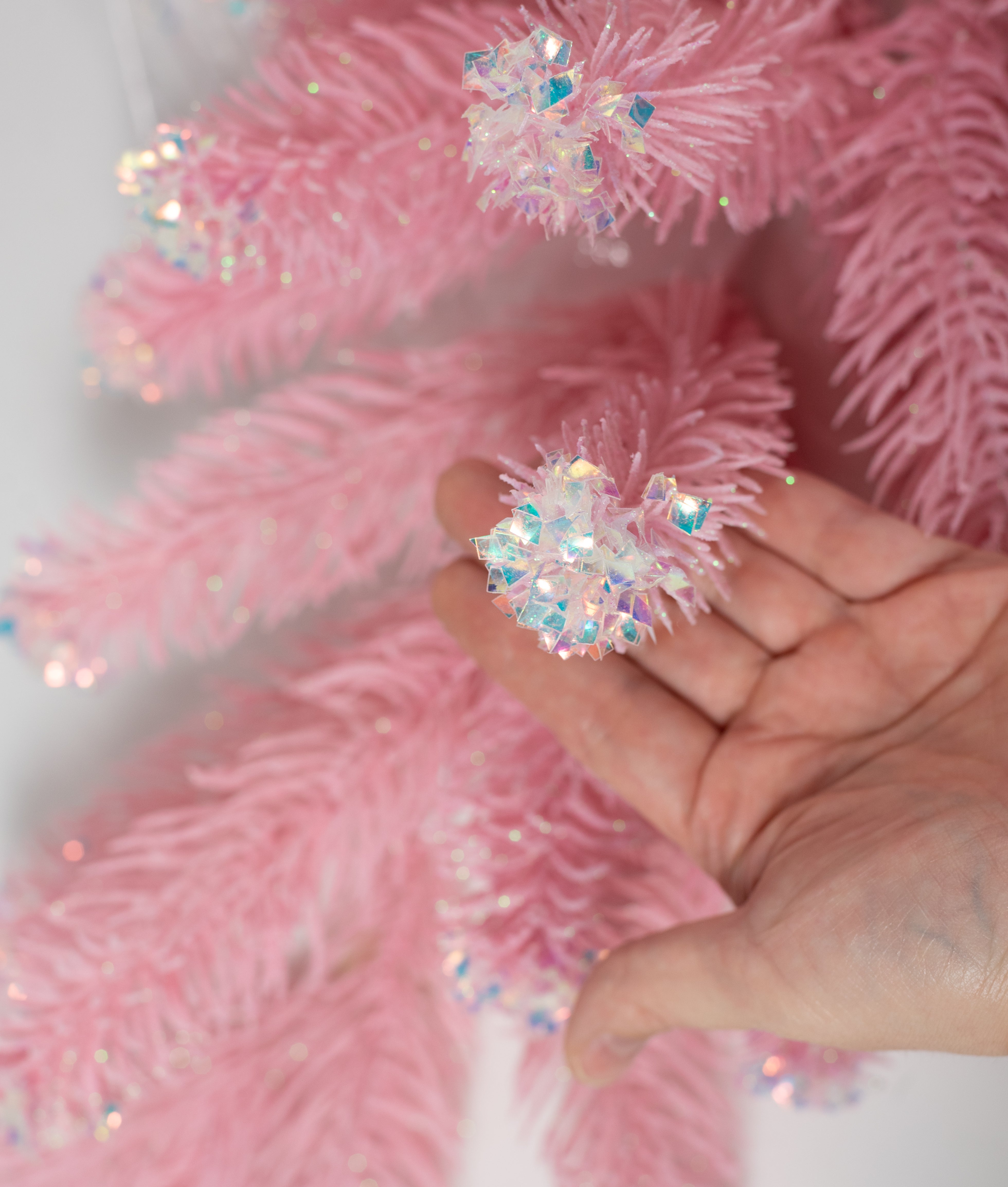 32" Iridescent Spark Teardrop: Candy Pink (43 Tips)