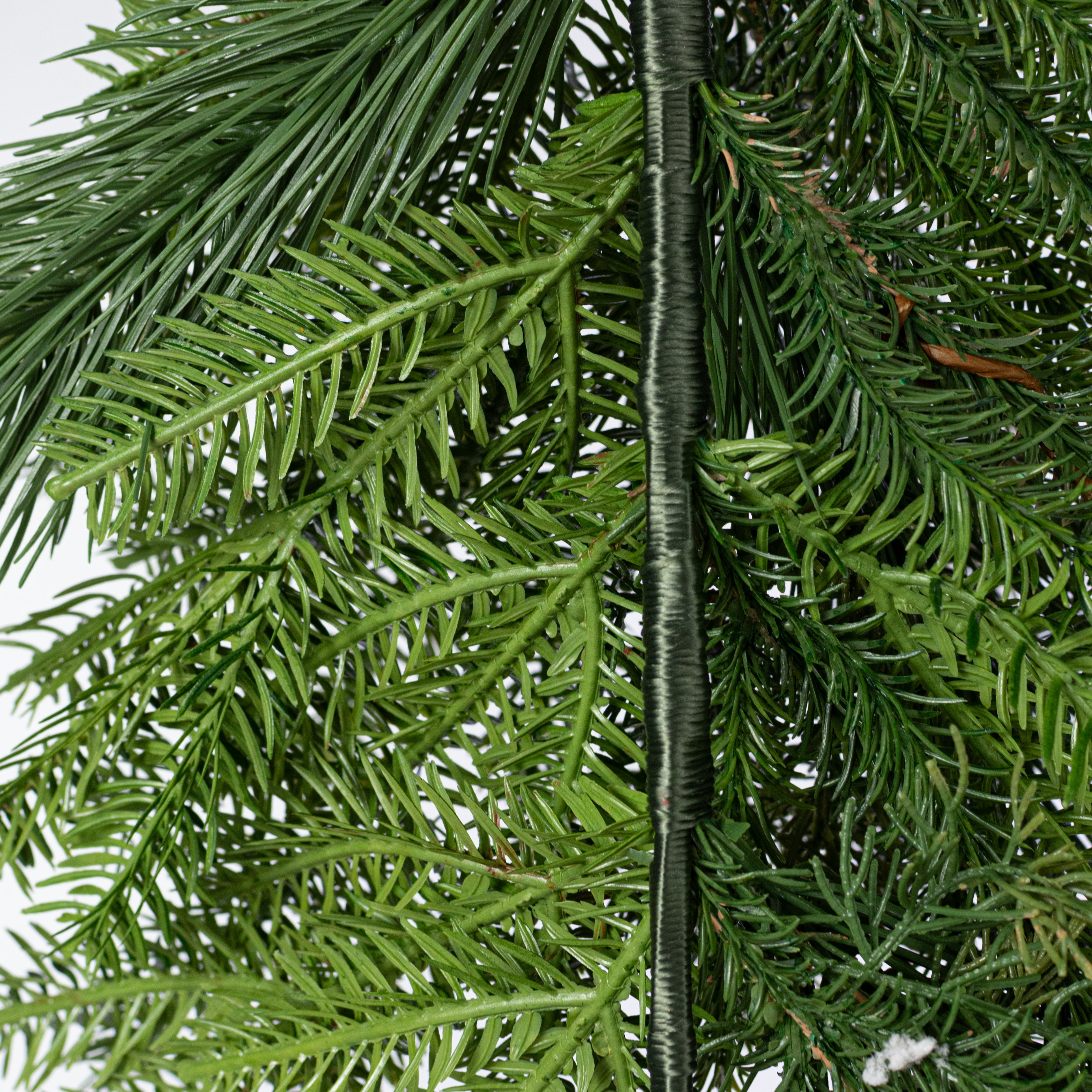 32" Belgium Pine Teardrop Swag: Evergreen (35 Tips)