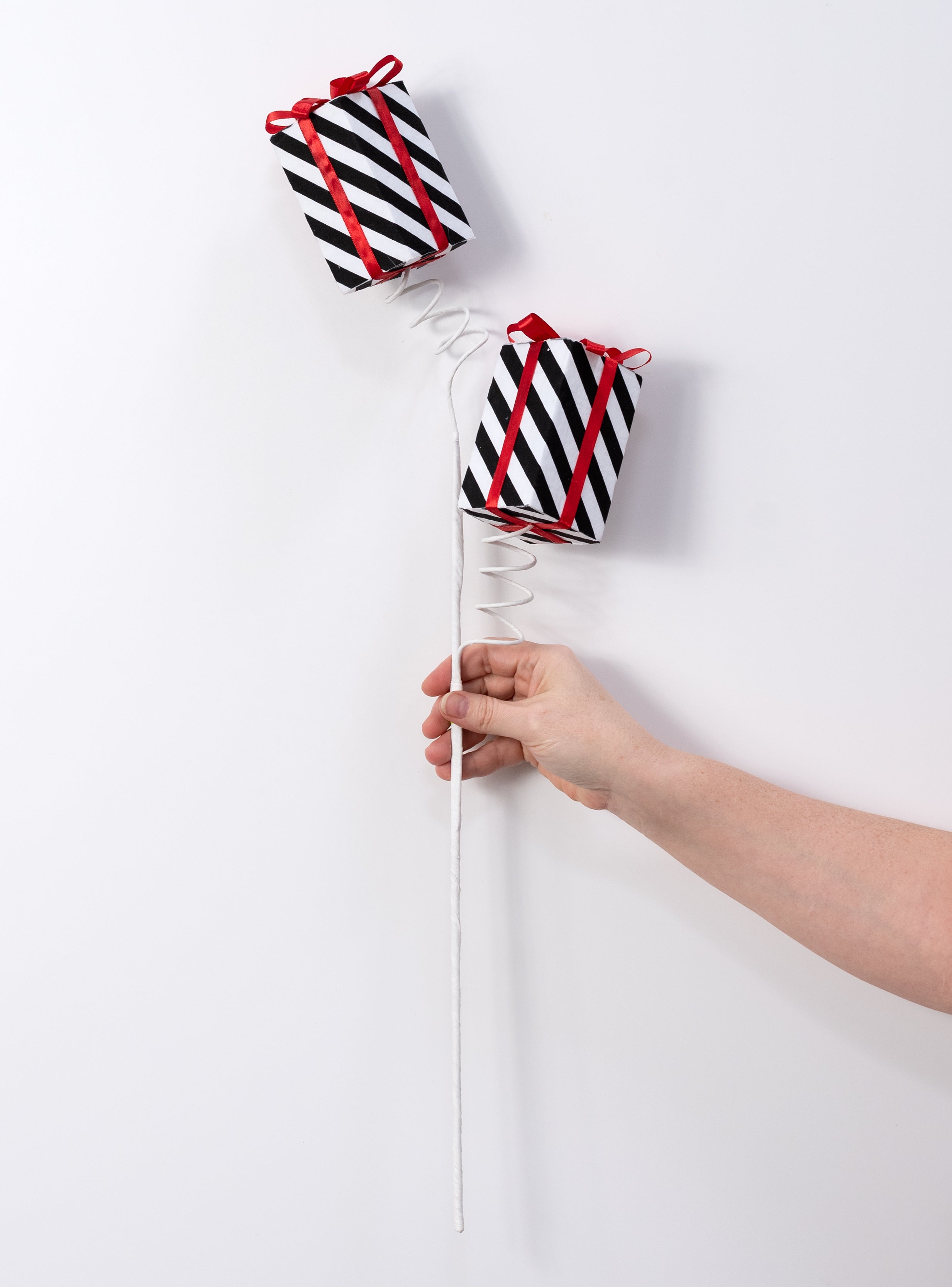 28" Stripe Gift Box Spray: Black & White