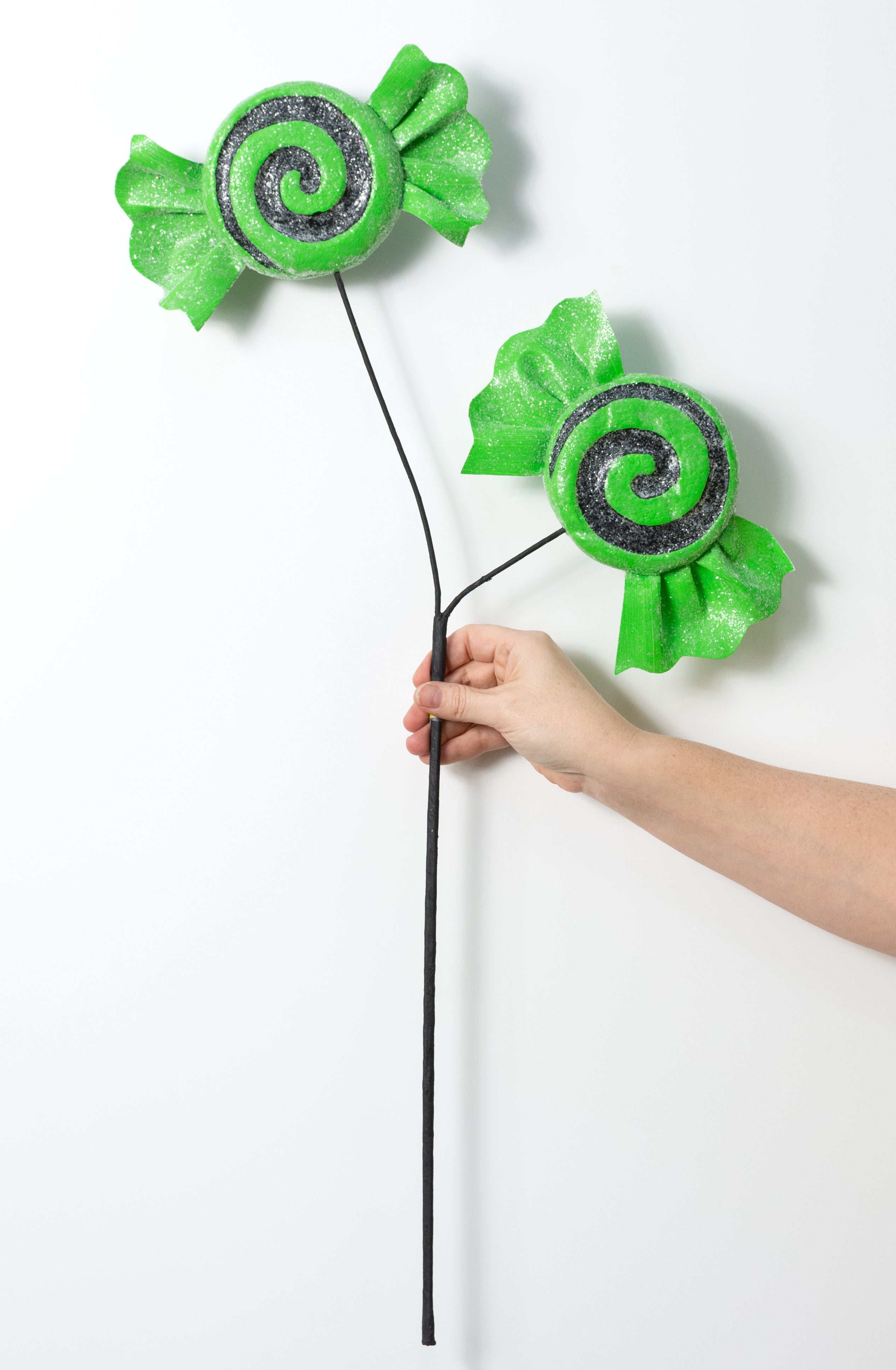 28" Swirl Candy Spray: Lime Green & Black