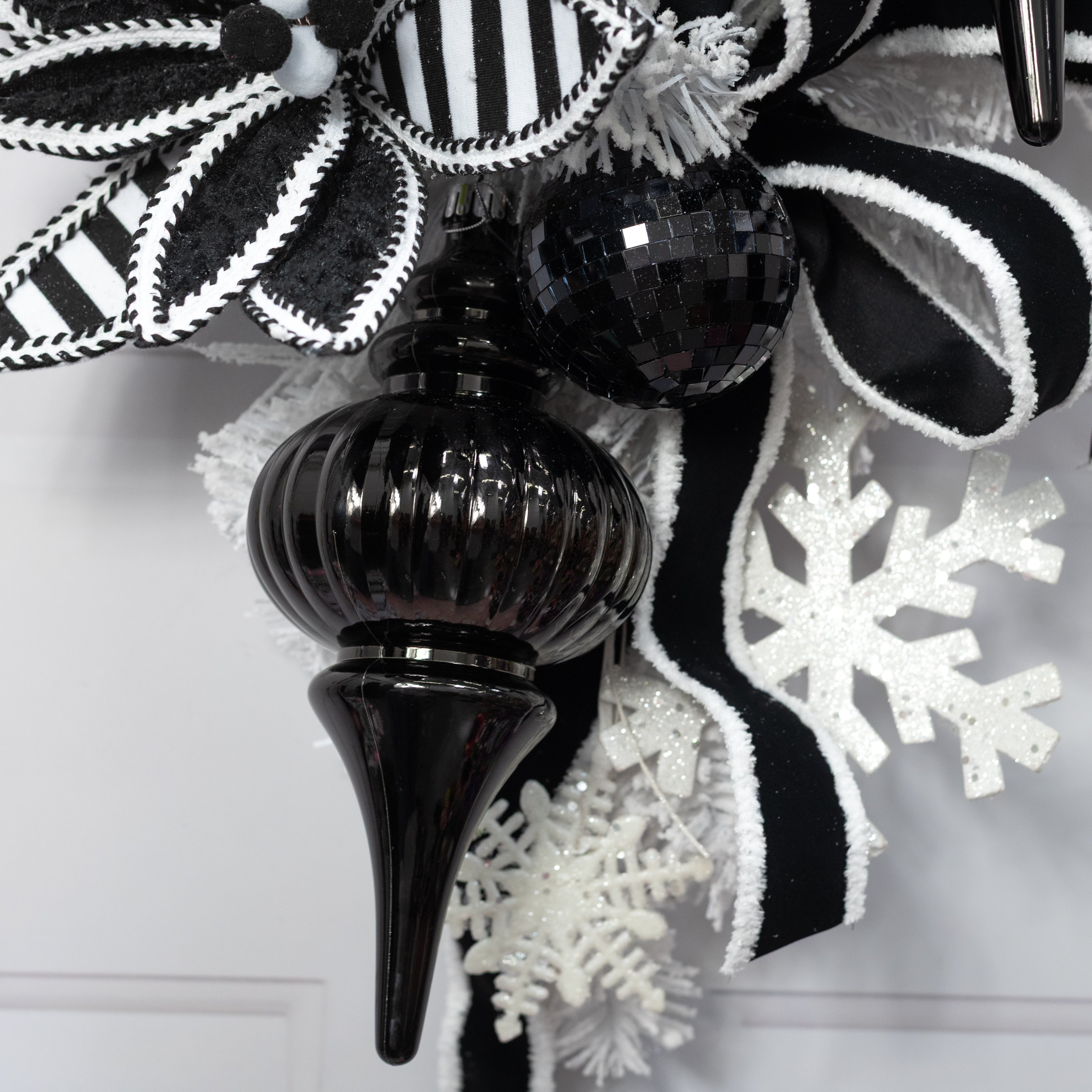 10" Finial Ornament: Black