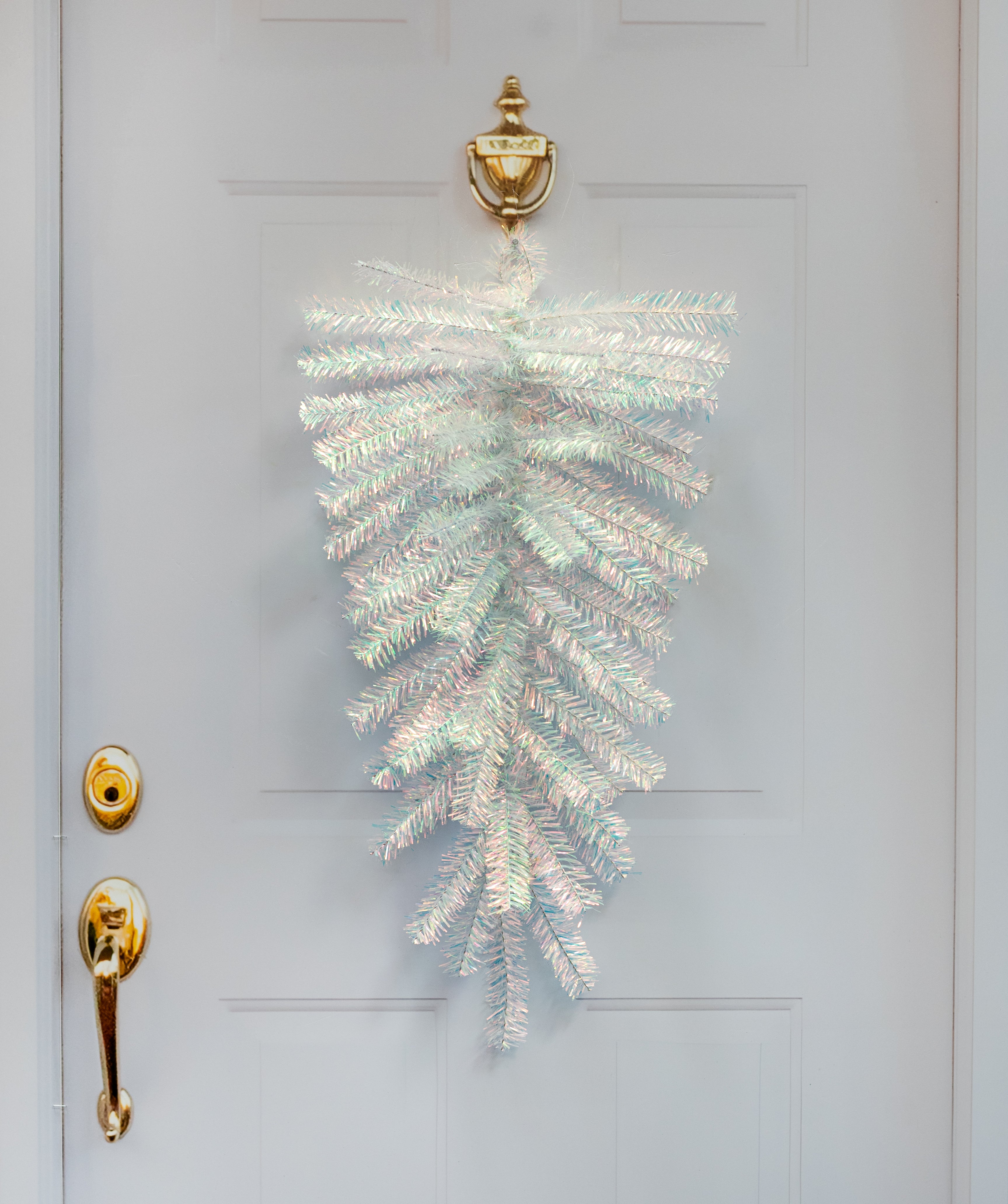 31" Pine Teardrop Swag: Iridescent Clear (61 Tips)
