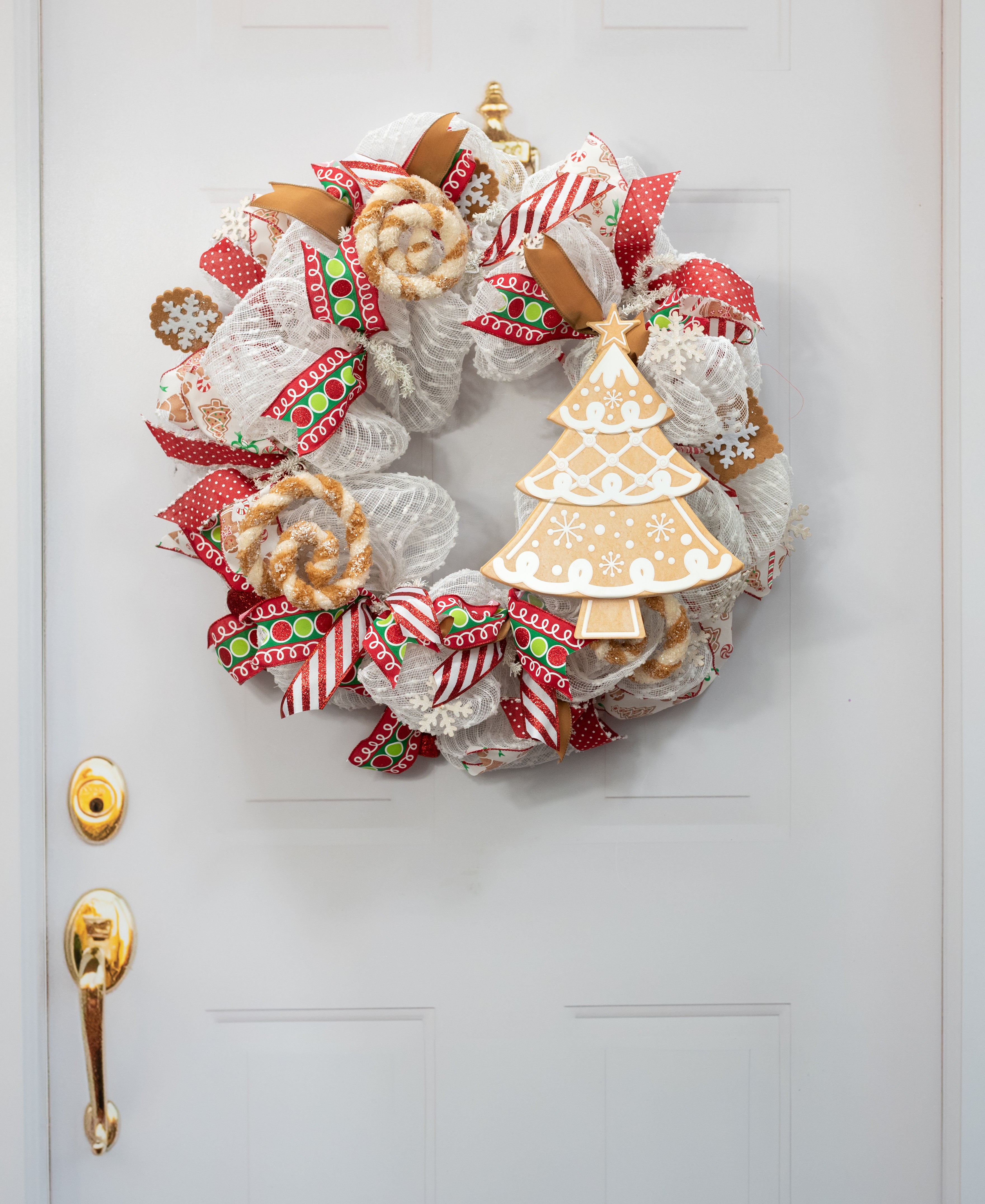 12" Metal Embossed Sign: Gingerbread Cookie Christmas Tree