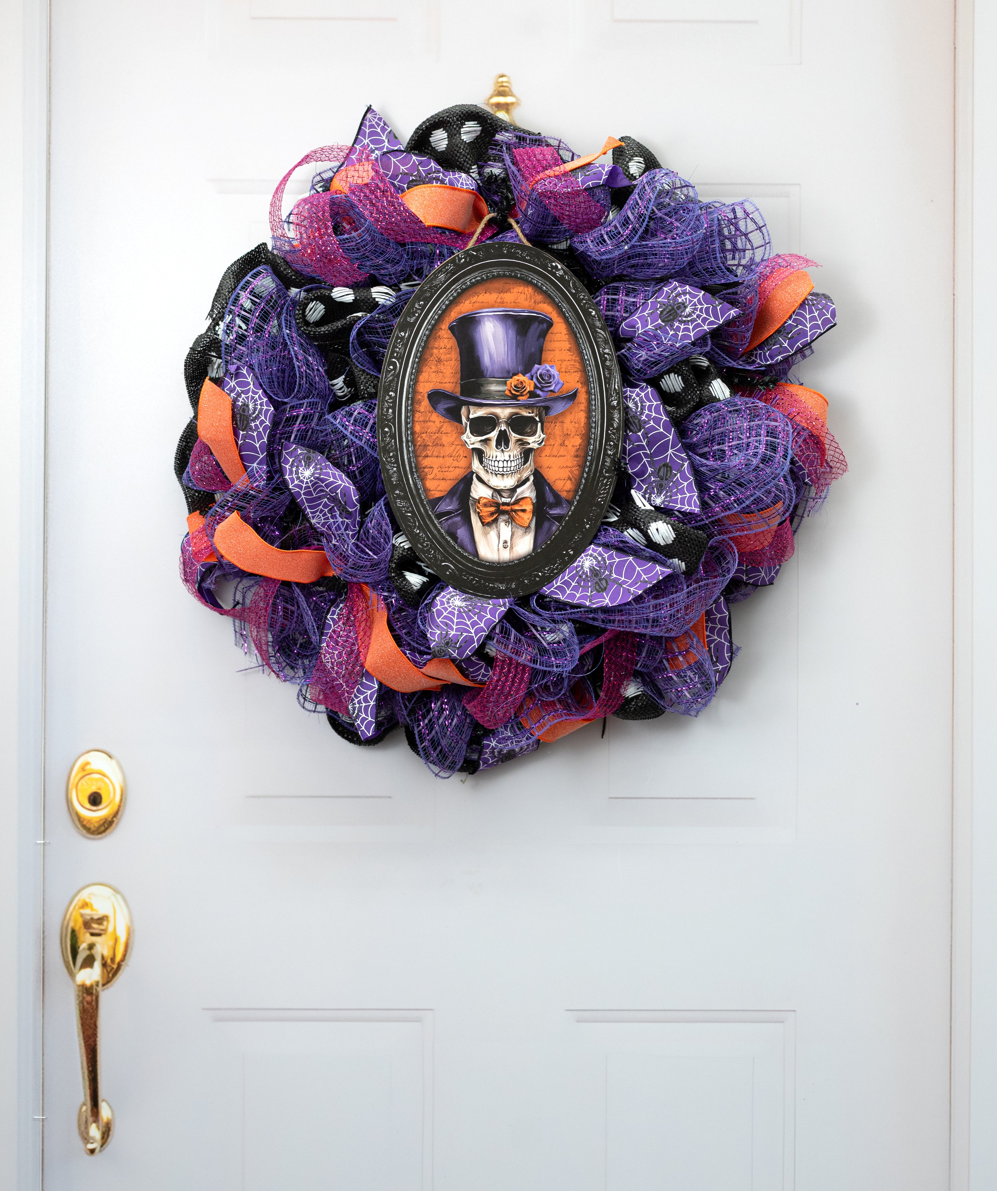 13" Oval Wooden Sign: Framed Skeleton Portrait