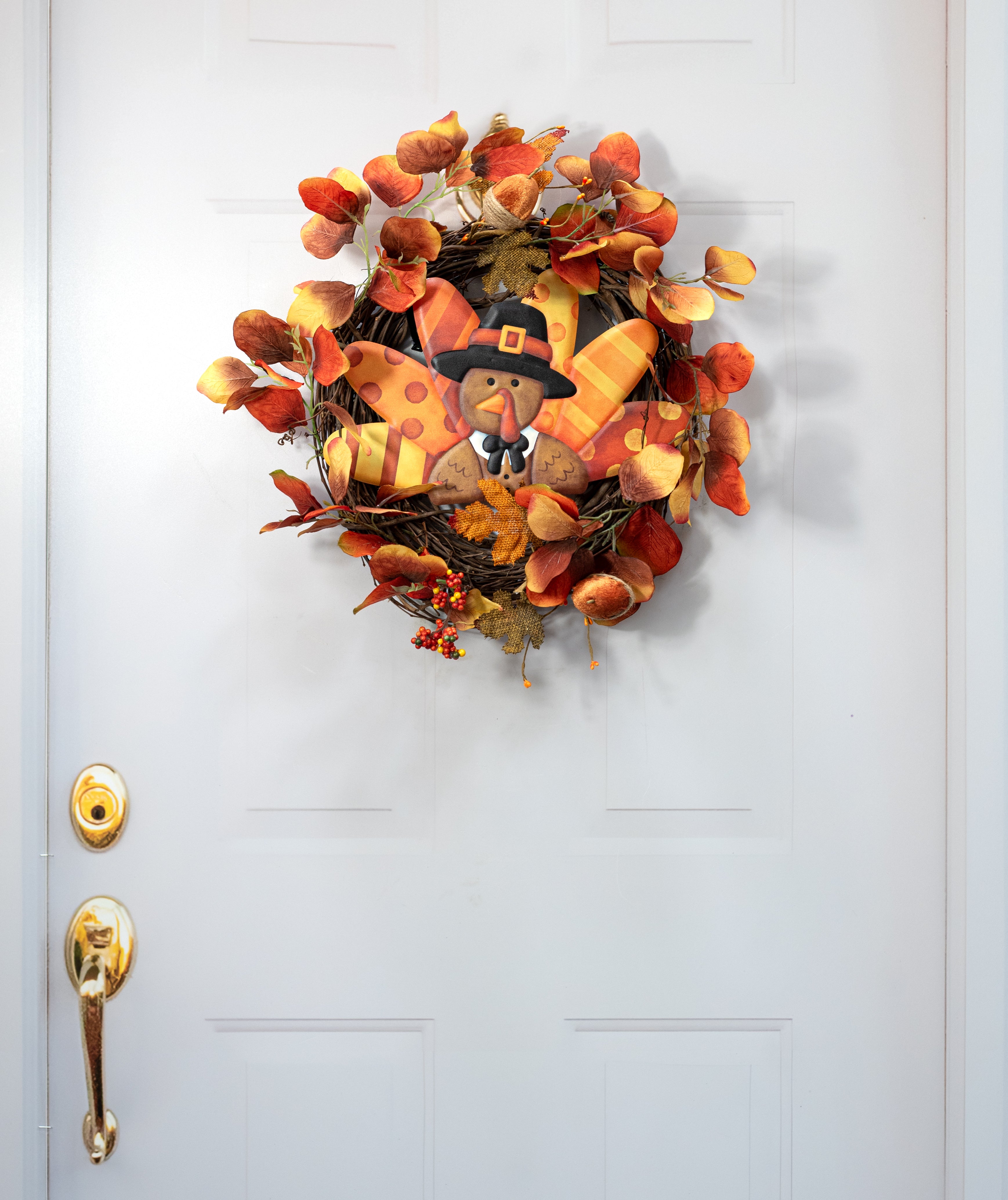 14" Embossed Metal Hanger: Thanksgiving Pilgrim Turkey