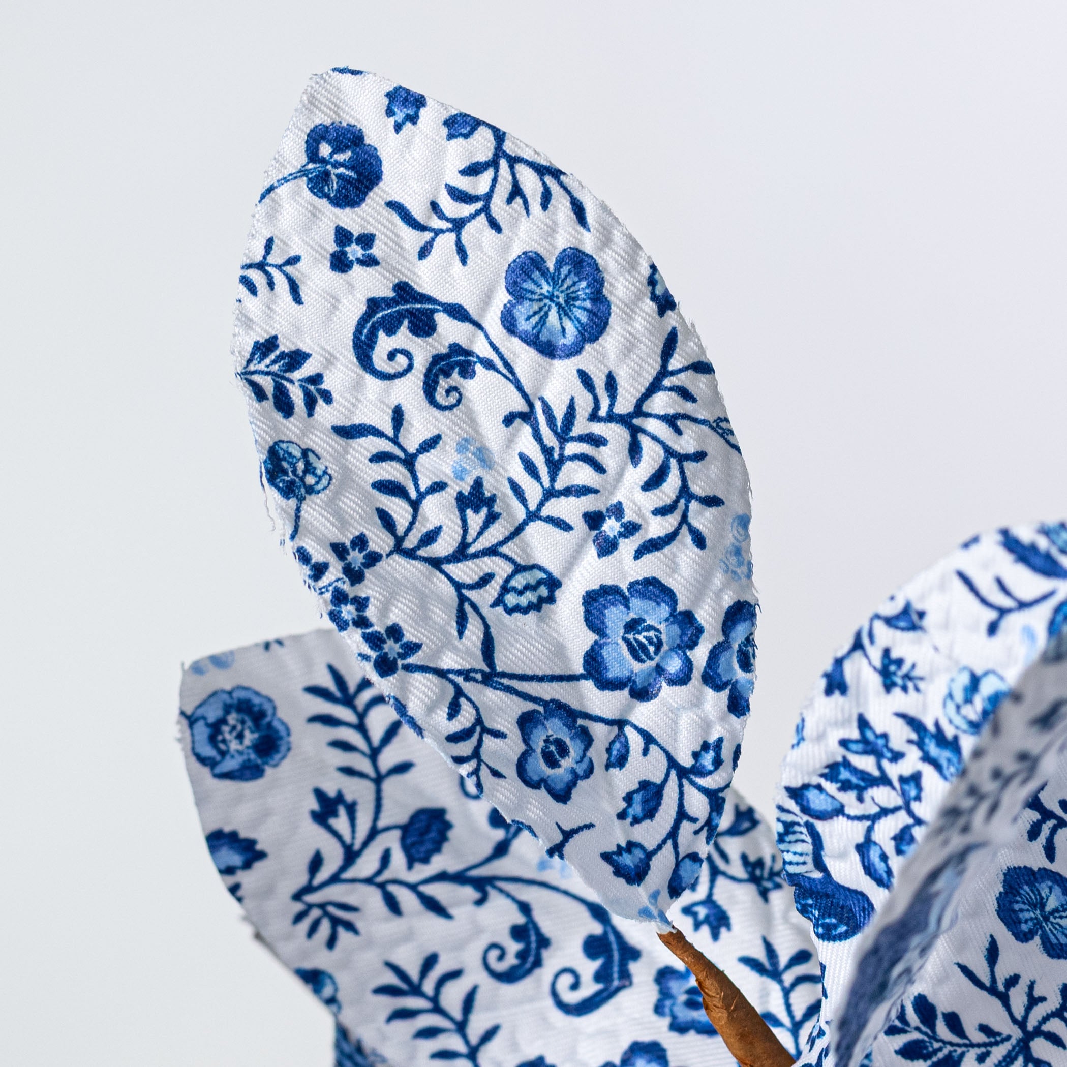 27" Magnolia Leaf Spray: Chinoiserie Blue & White