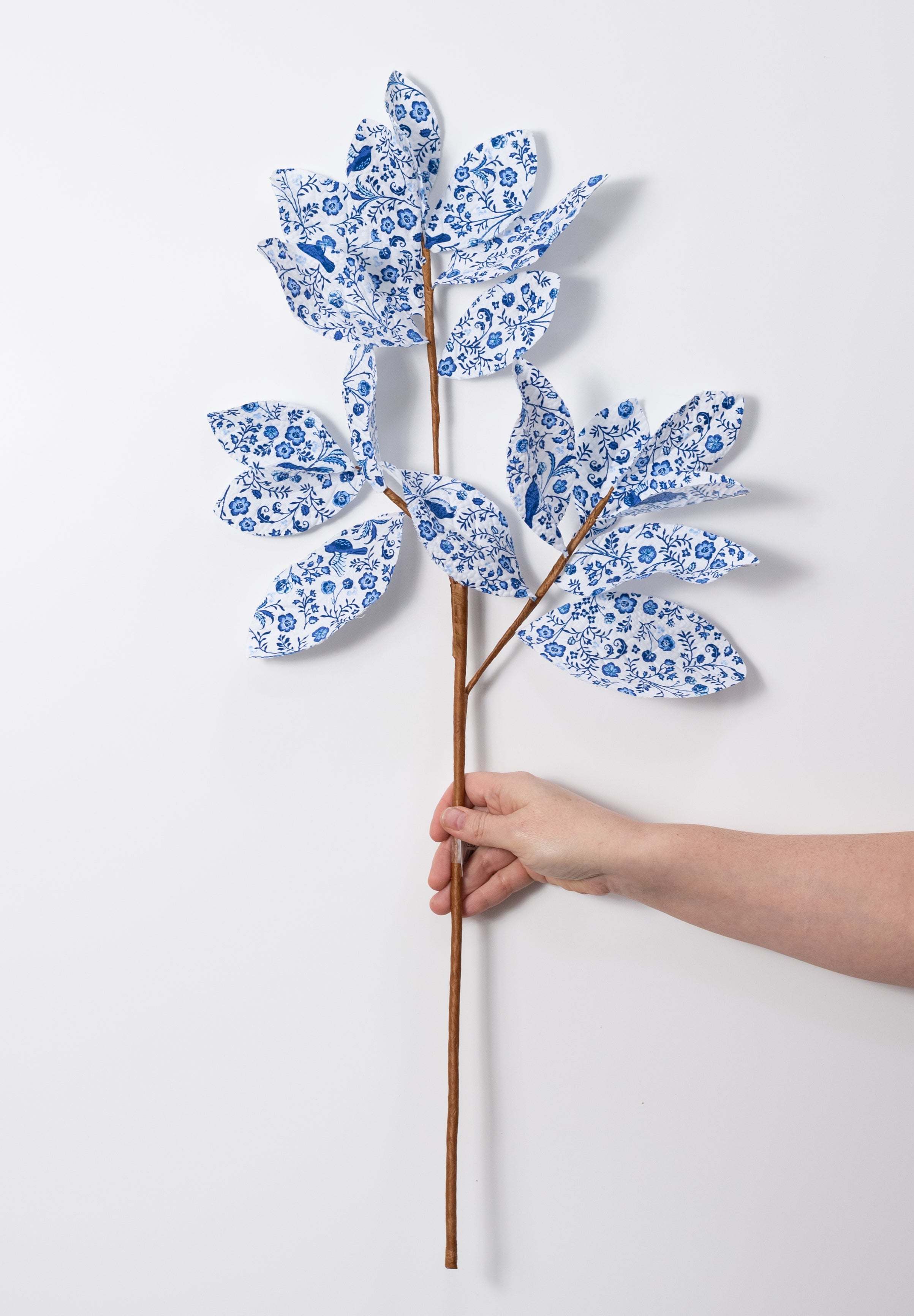 27" Magnolia Leaf Spray: Chinoiserie Blue & White