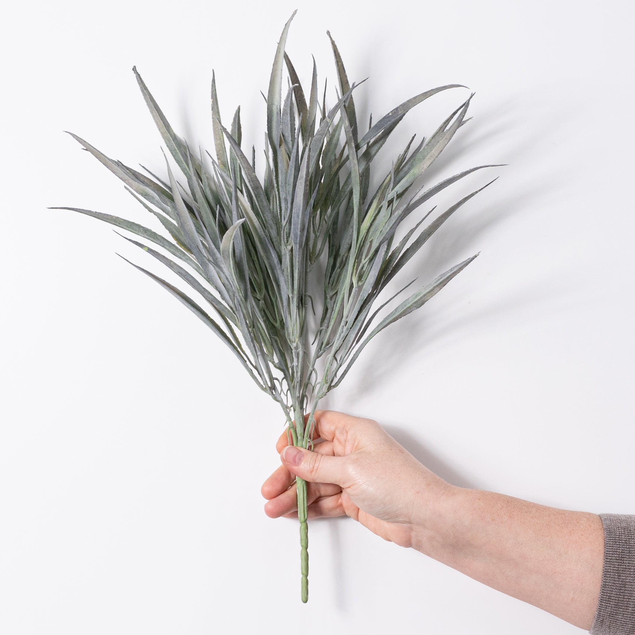 17" Grass Bush: Dusty Green (7 Stem)