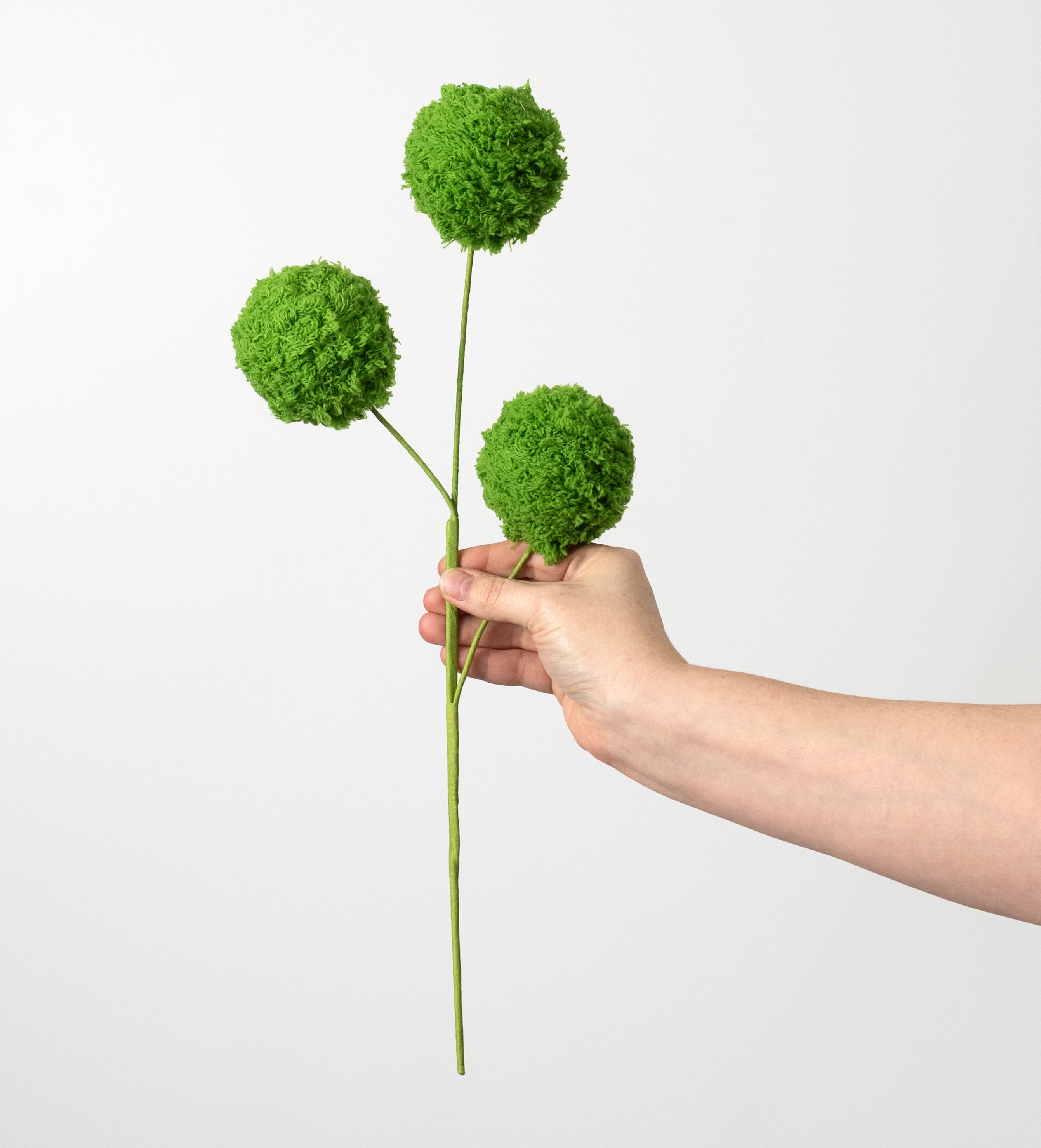 18" Moss Yarn Balls Spray: Green