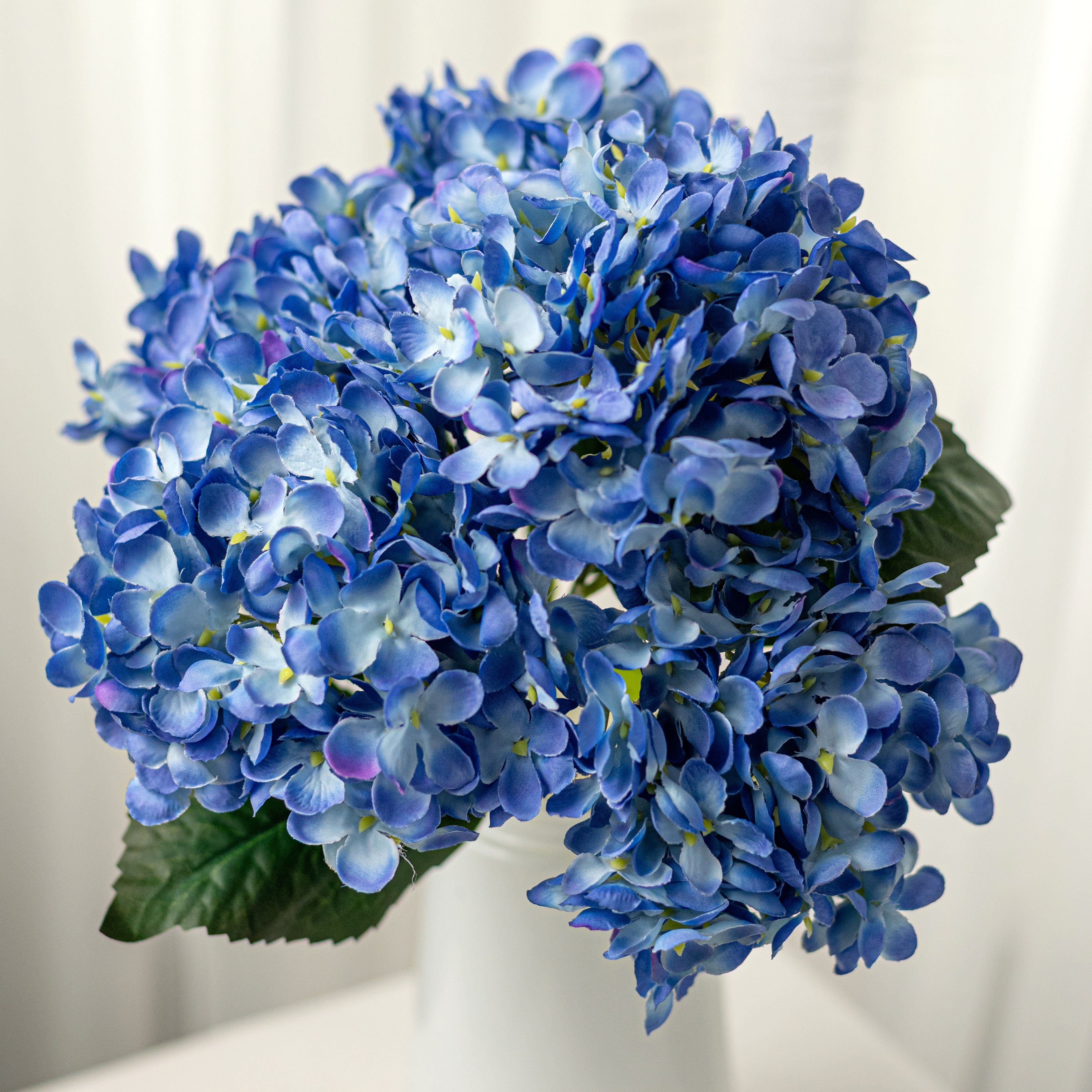 19" Hydrangea Bush: Blue (5 Stem)