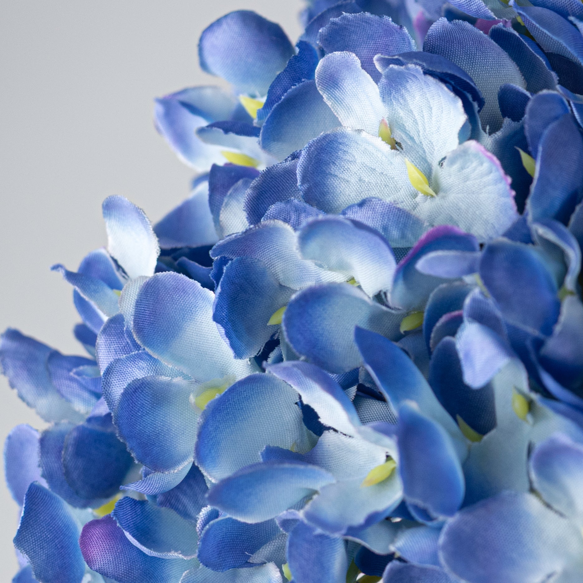 19" Hydrangea Bush: Blue (5 Stem)